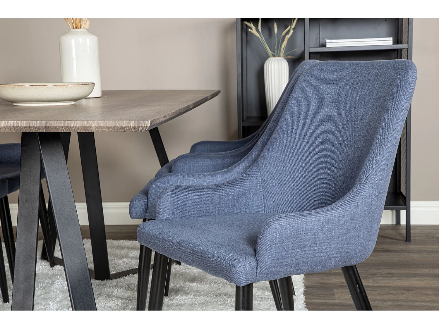 MarinaGRBL ensemble table, table El bois décor gris et 6 Plaza chaises bleu, noir.