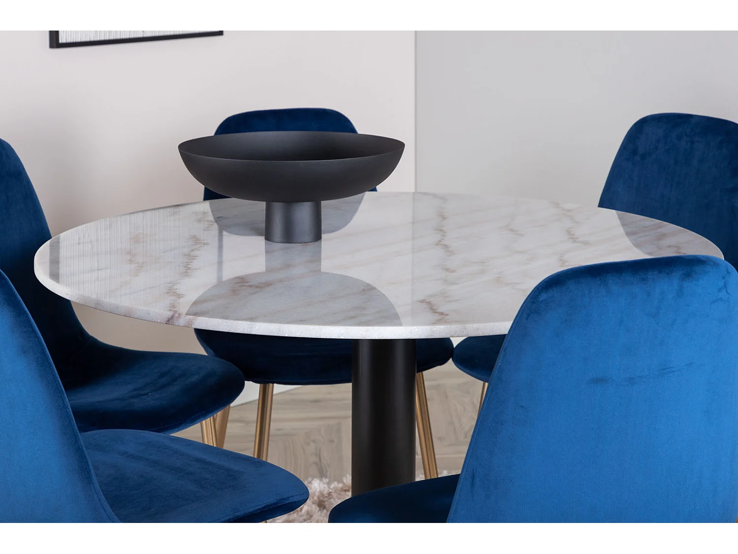 EstelleØ106WHBL ensemble table, table blanc, marbre et 6 Polar chaises Velours bleu, laiton décor.