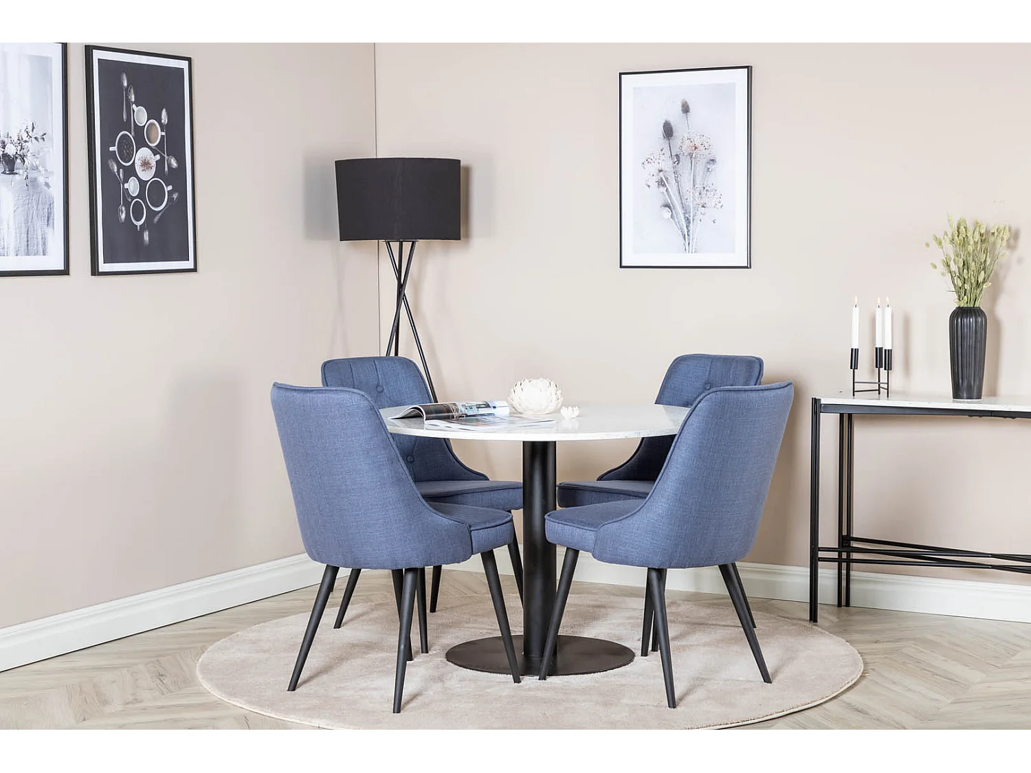 RazziaWH ensemble table, table terrazzo blanc et 4 Velvet Deluxe chaises bleu, noir.