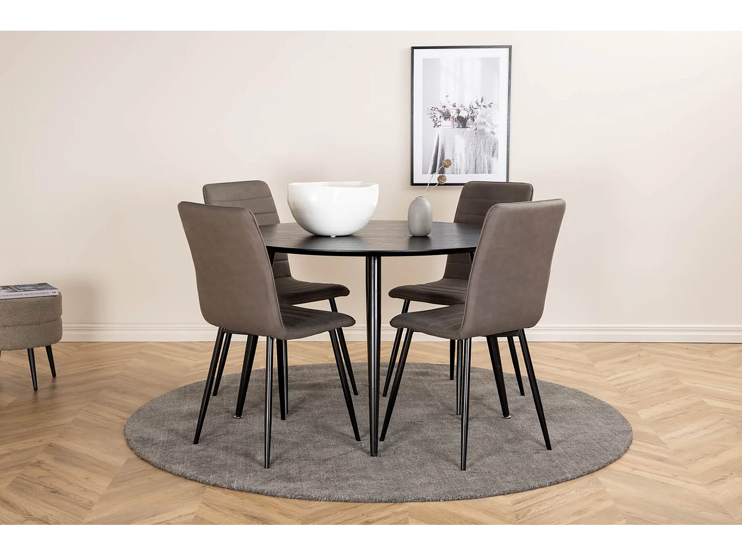 DippØ115BLBL ensemble table, table noir et 4 Windu Lyx chaises gris.