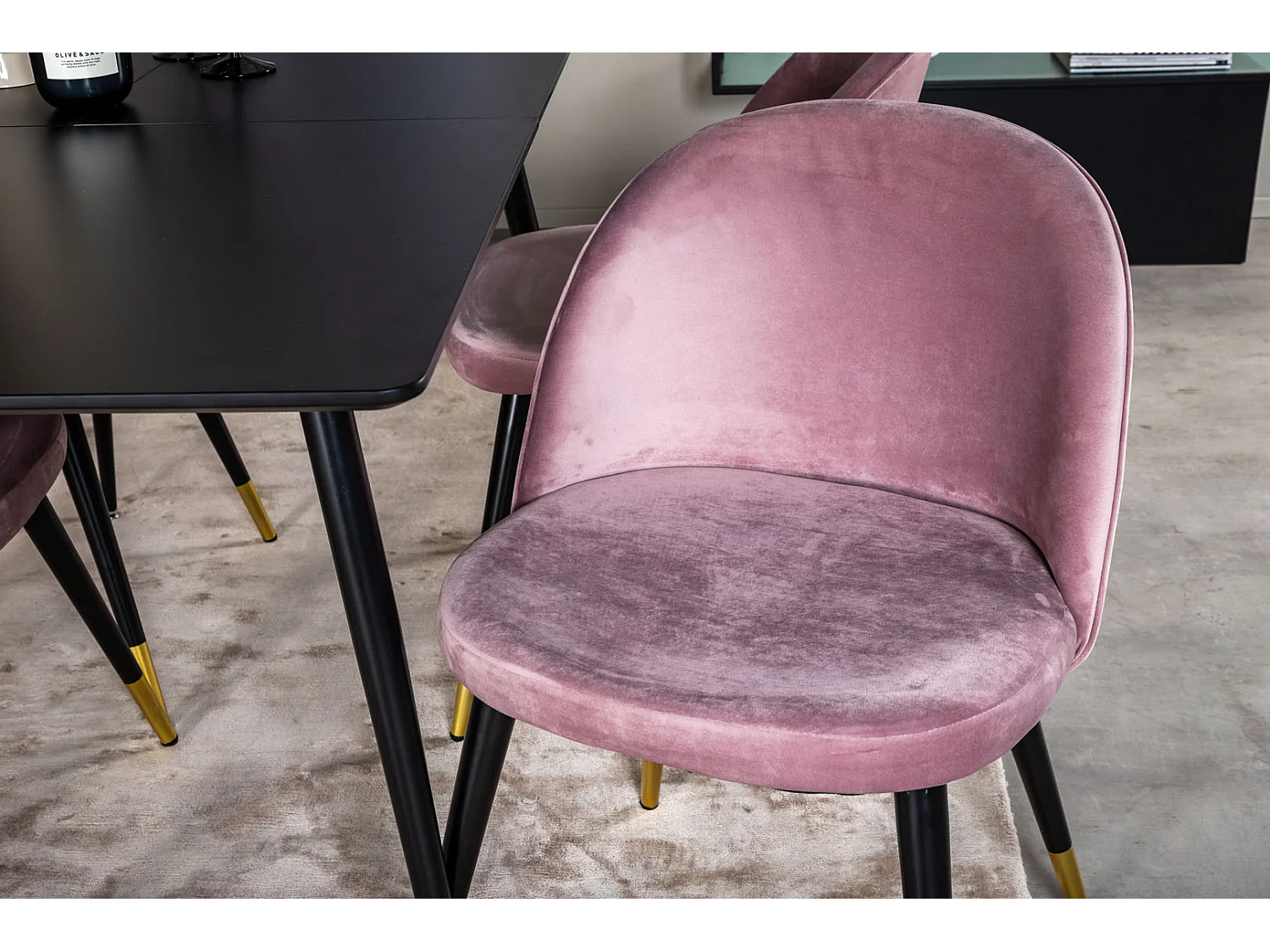 SilarBLExt ensemble table, table extensible longueur cm120 / 160 noir et 4 Velvet chaises Velours rose, noir, laiton décor.