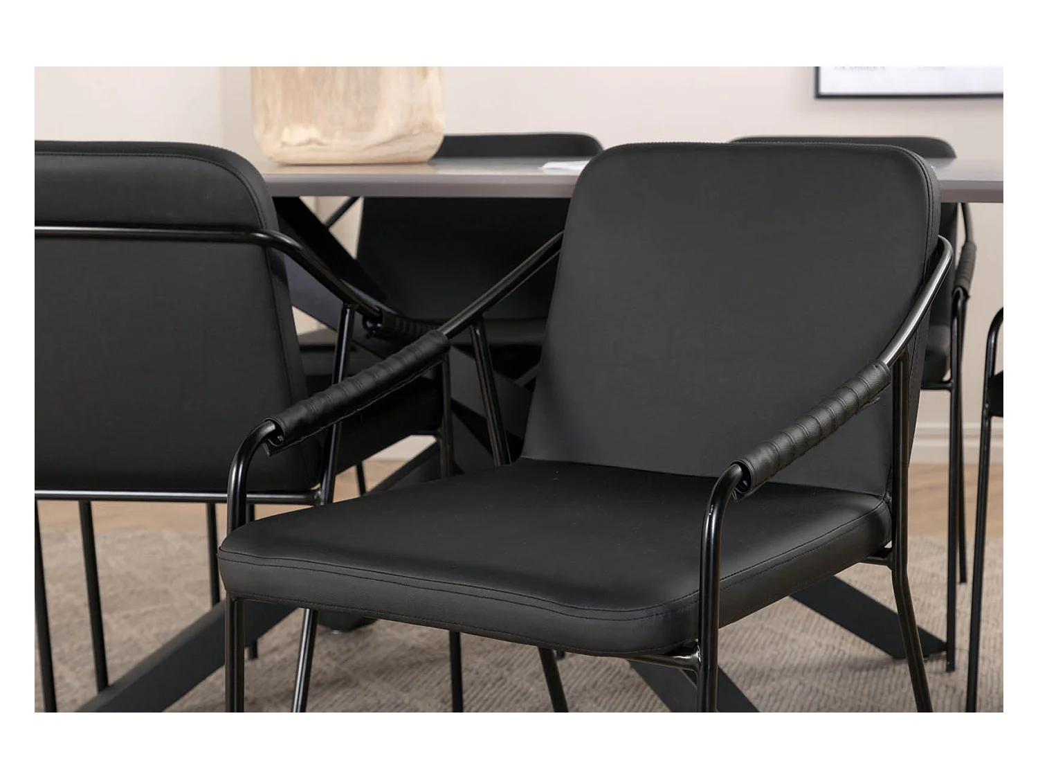 PiazzaGRBL ensemble table, table gris et 6 Tvist chaises Similicuir PU noir.