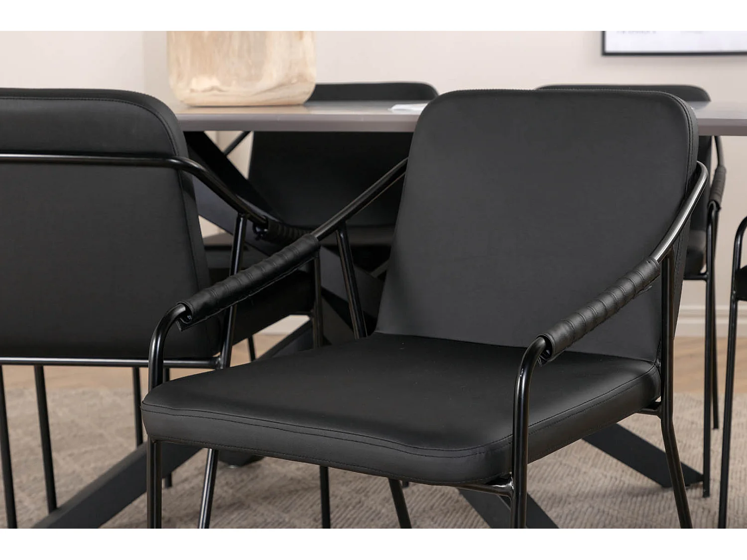 PiazzaGRBL ensemble table, table gris et 6 Tvist chaises Similicuir PU noir.