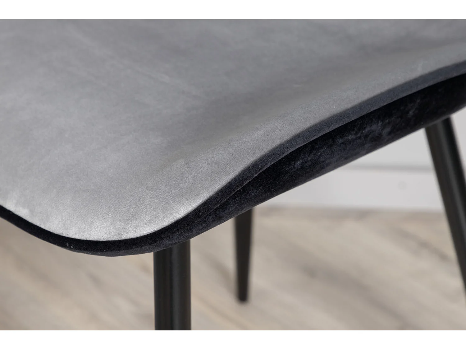 Emma eetkamerstoel velours grijs,zwart.