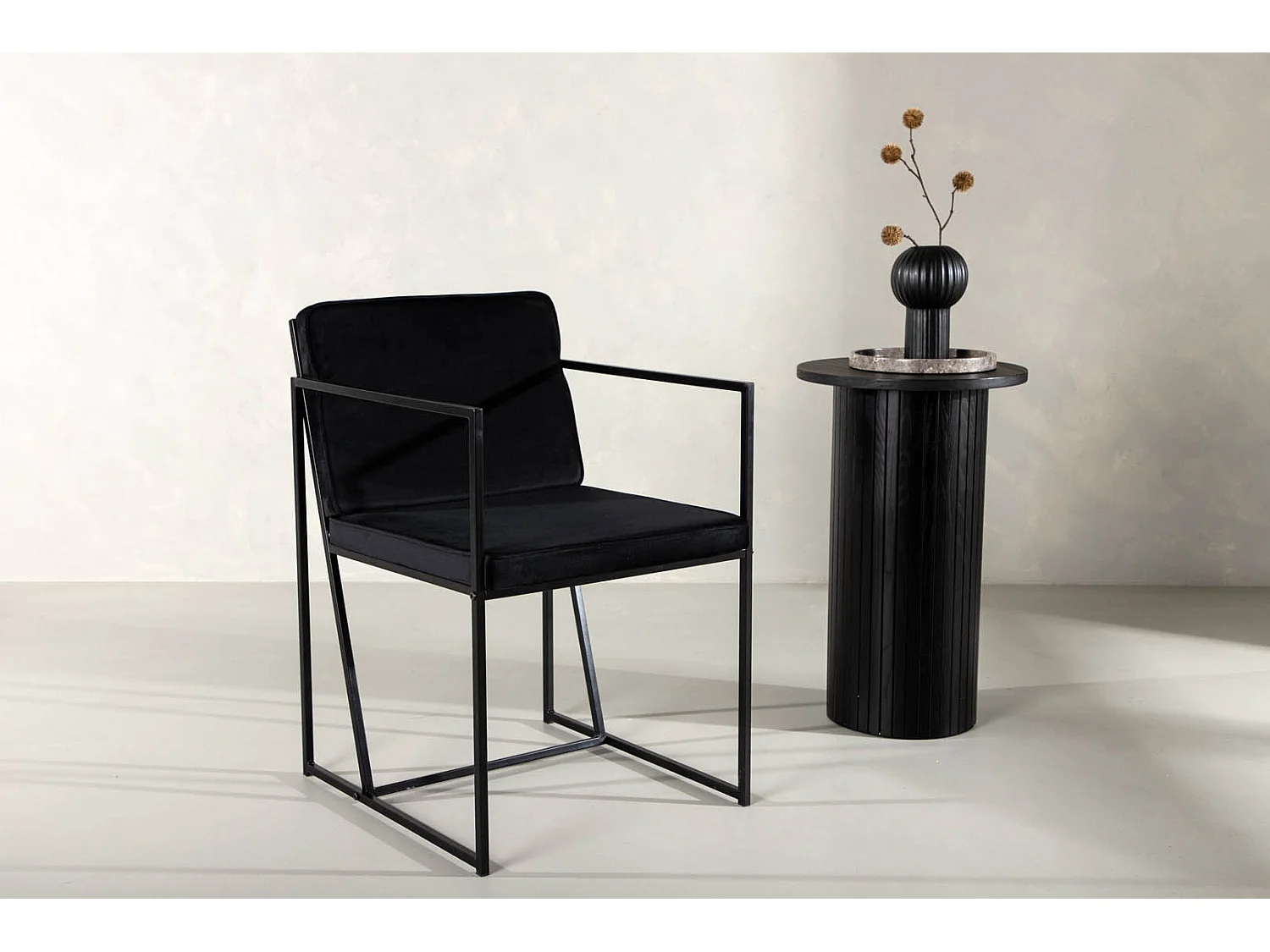 Silla de comedor Richmond con reposabrazos, terciopelo negro.