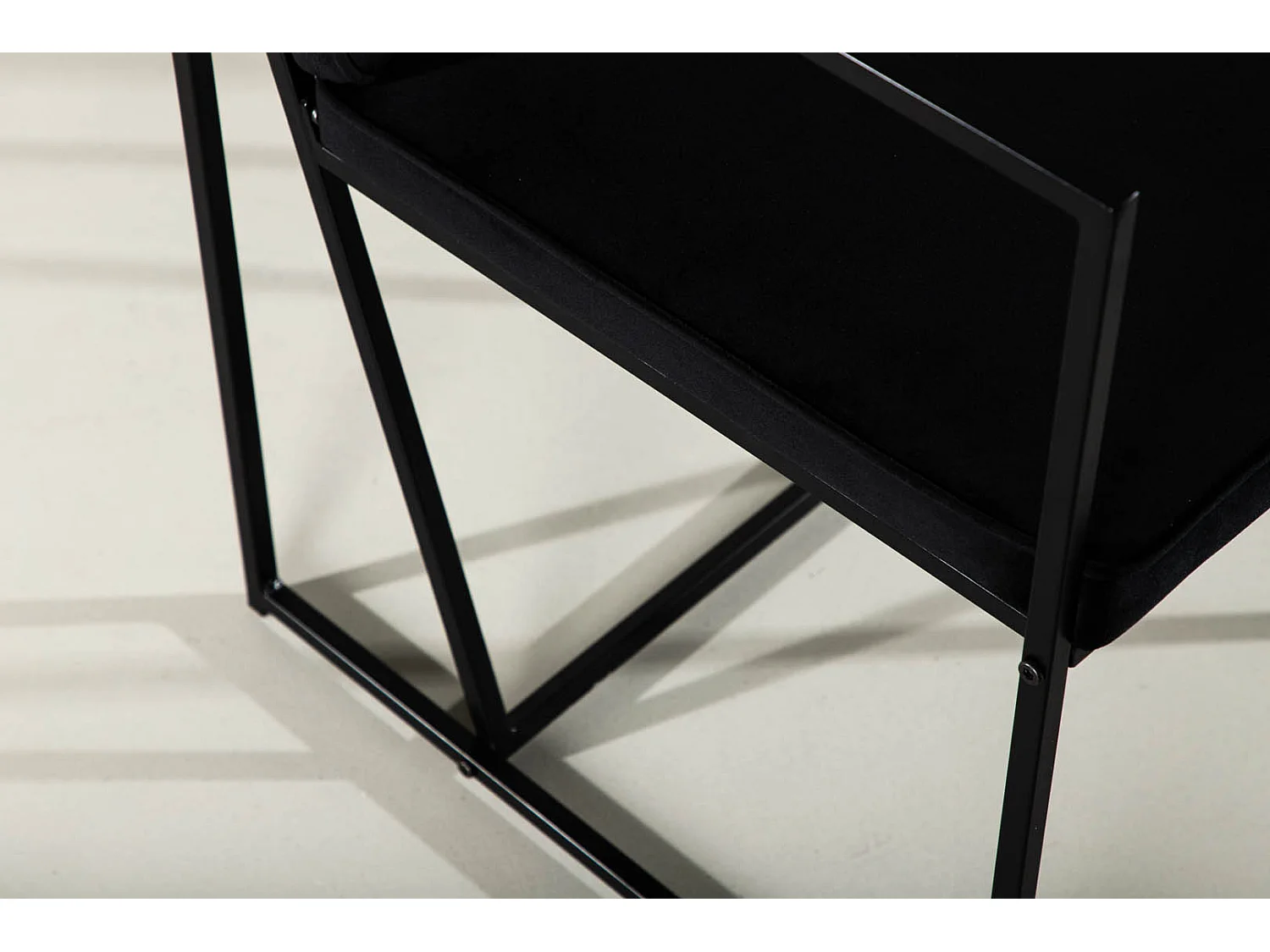 Silla de comedor Richmond con reposabrazos, terciopelo negro.