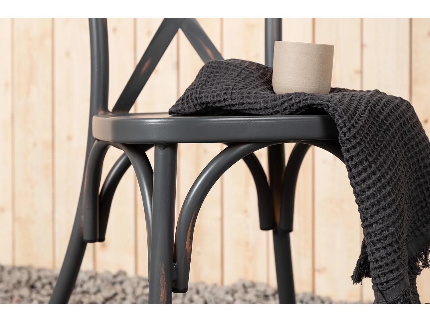 Tablas chaise de jardin empilable gris foncé.