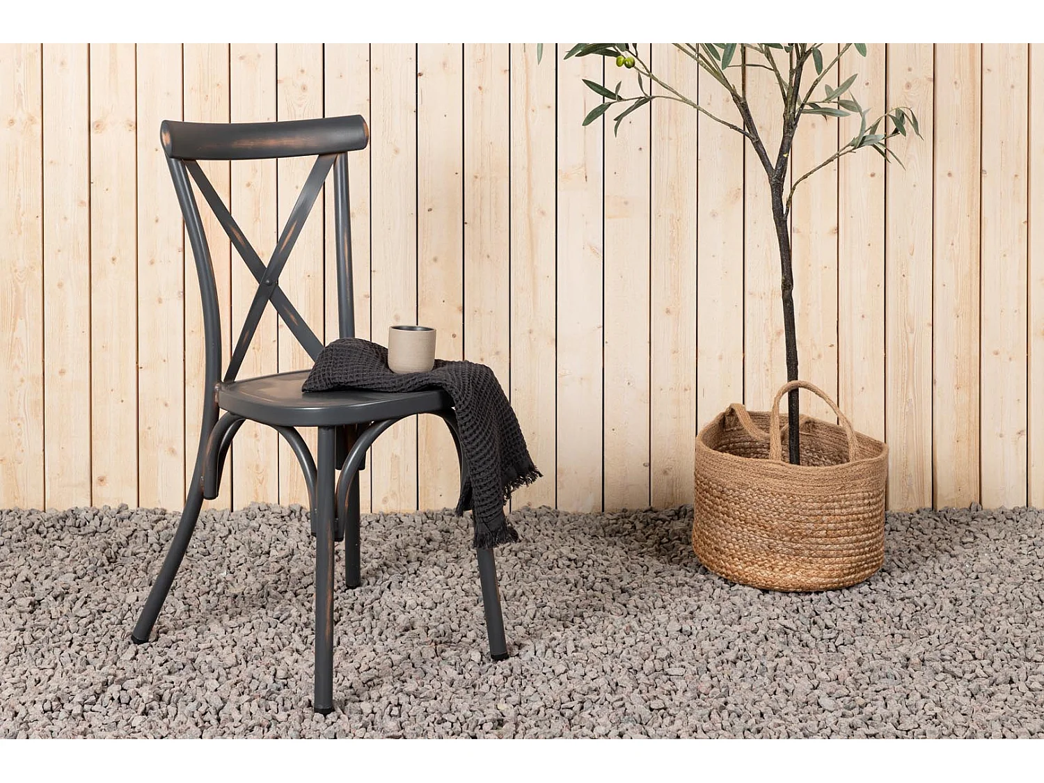 Tablas chaise de jardin empilable gris foncé.