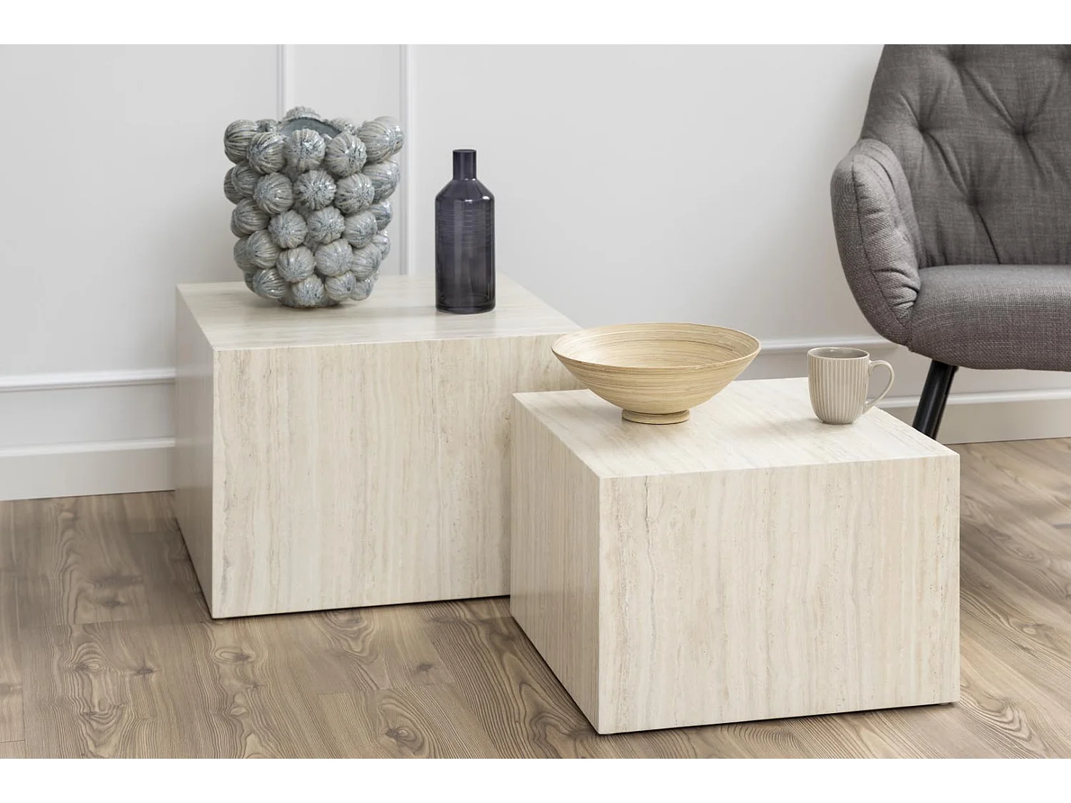 Dice Couchtisch Satz von 2 Stück beige.