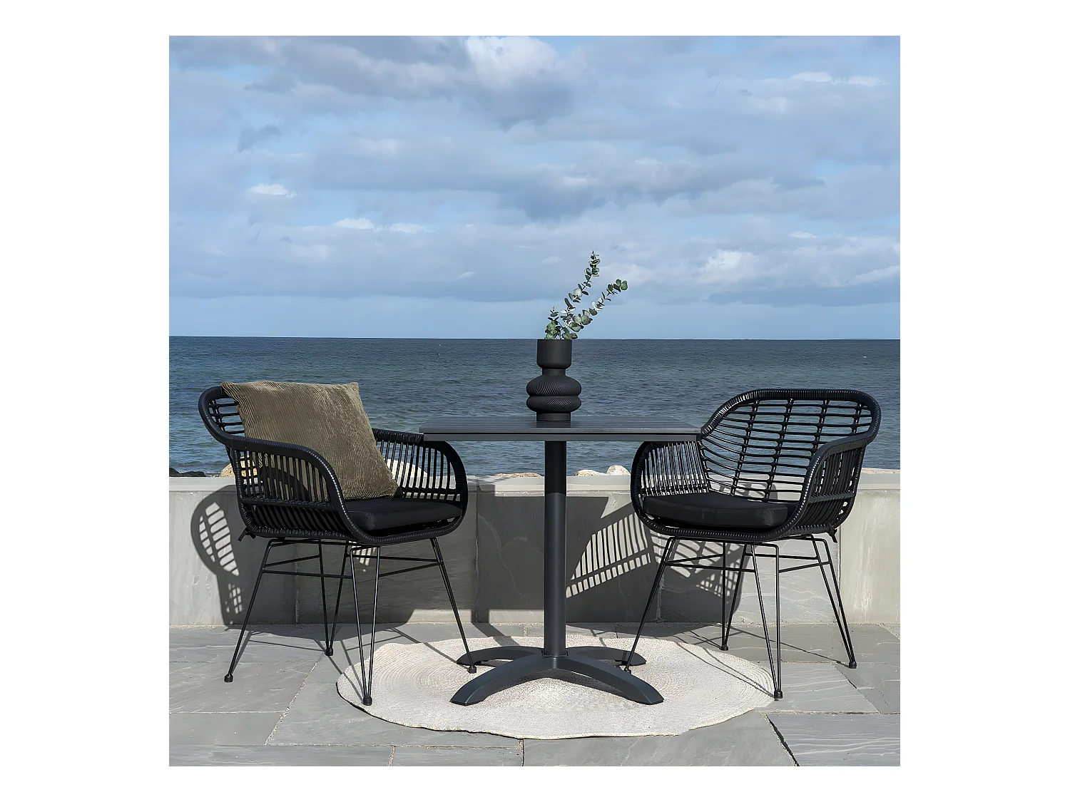 BARNAM - Table Carrée Lames Effet Bois Gris et Piétement Métal Noir