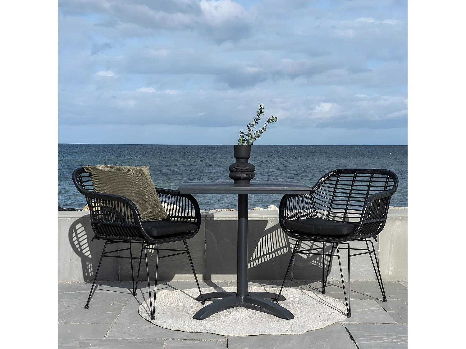 BARNAM - Table Carrée Lames Effet Bois Gris et Piétement Métal Noir