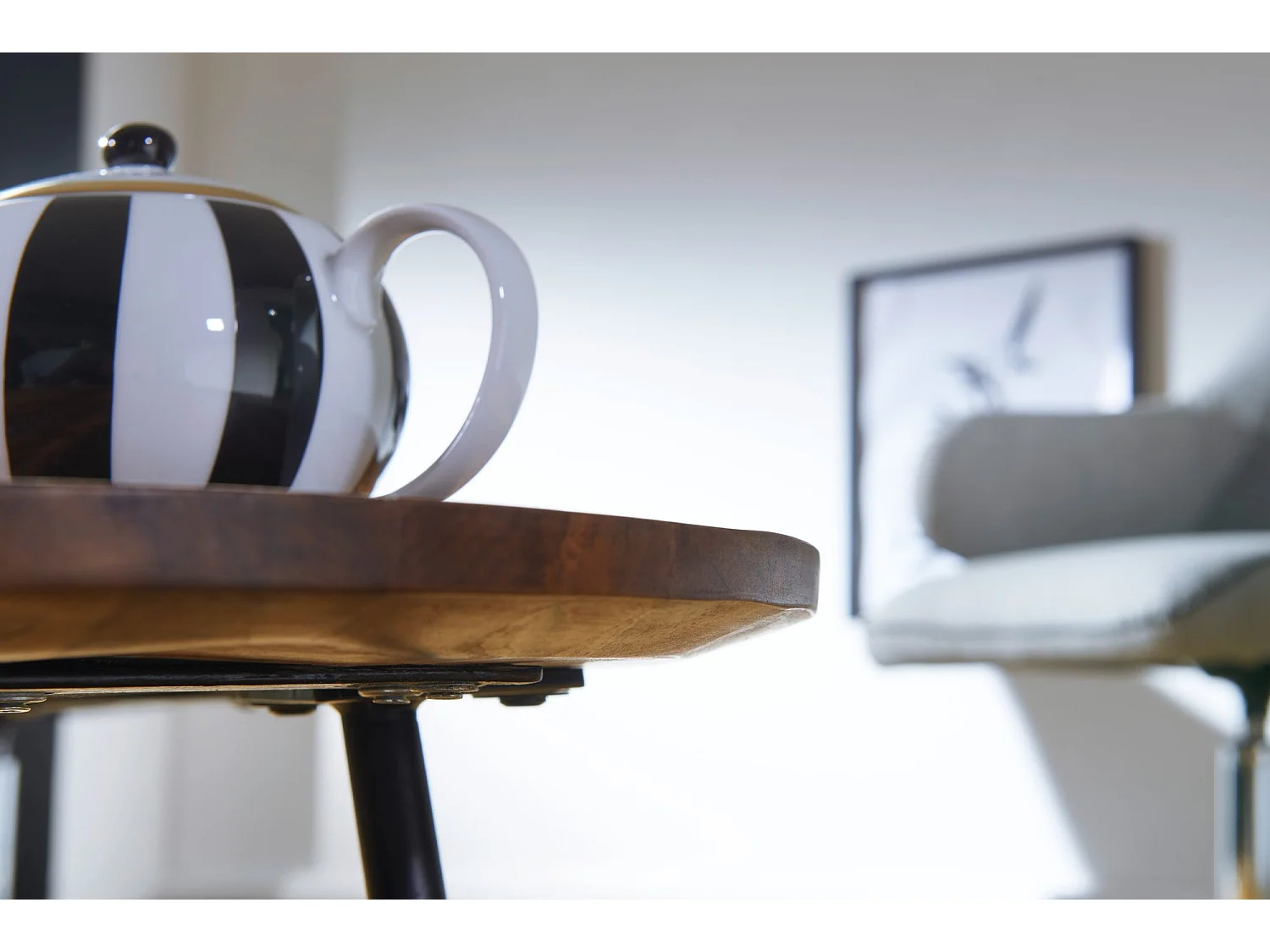 Couchtisch FB50927 122x36x63cm Sheesham Nierentisch Tischbeine Metall