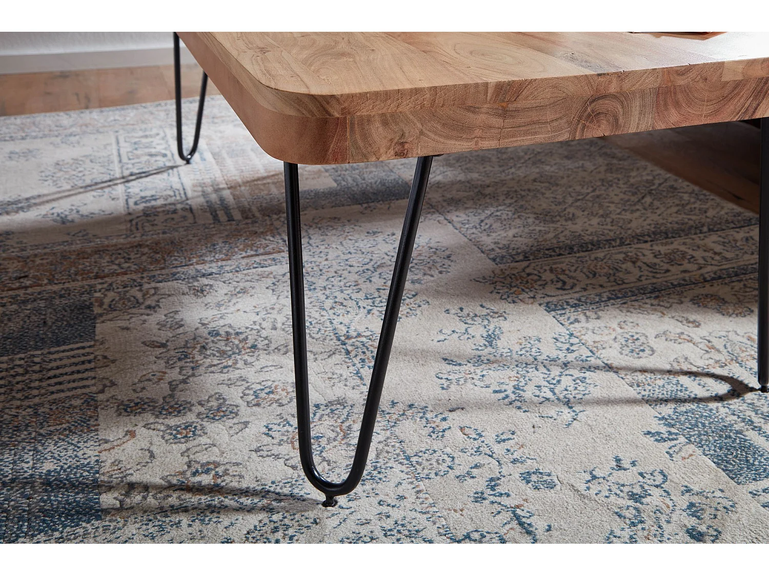 Couchtisch Massivholz 115 cm breit Wohnzimmertisch Metallbeine Landhaus