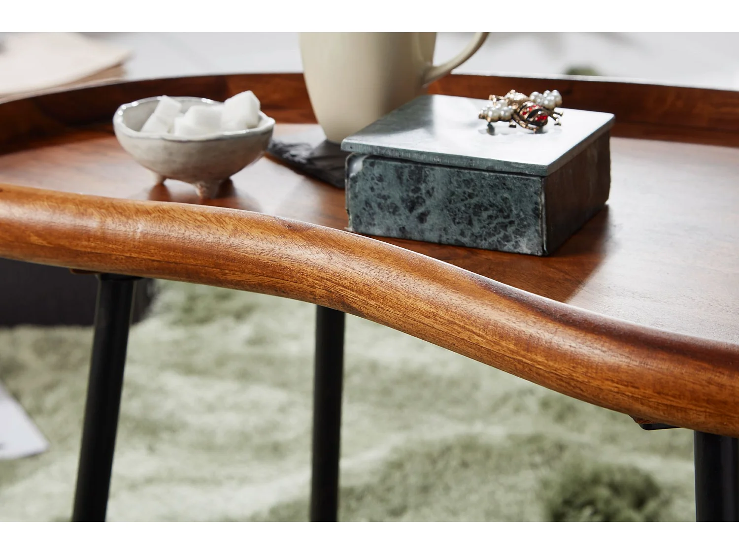 Couchtisch SV51466 Sheesham Tisch mit Metallbeinen Retro Sofatisch klein