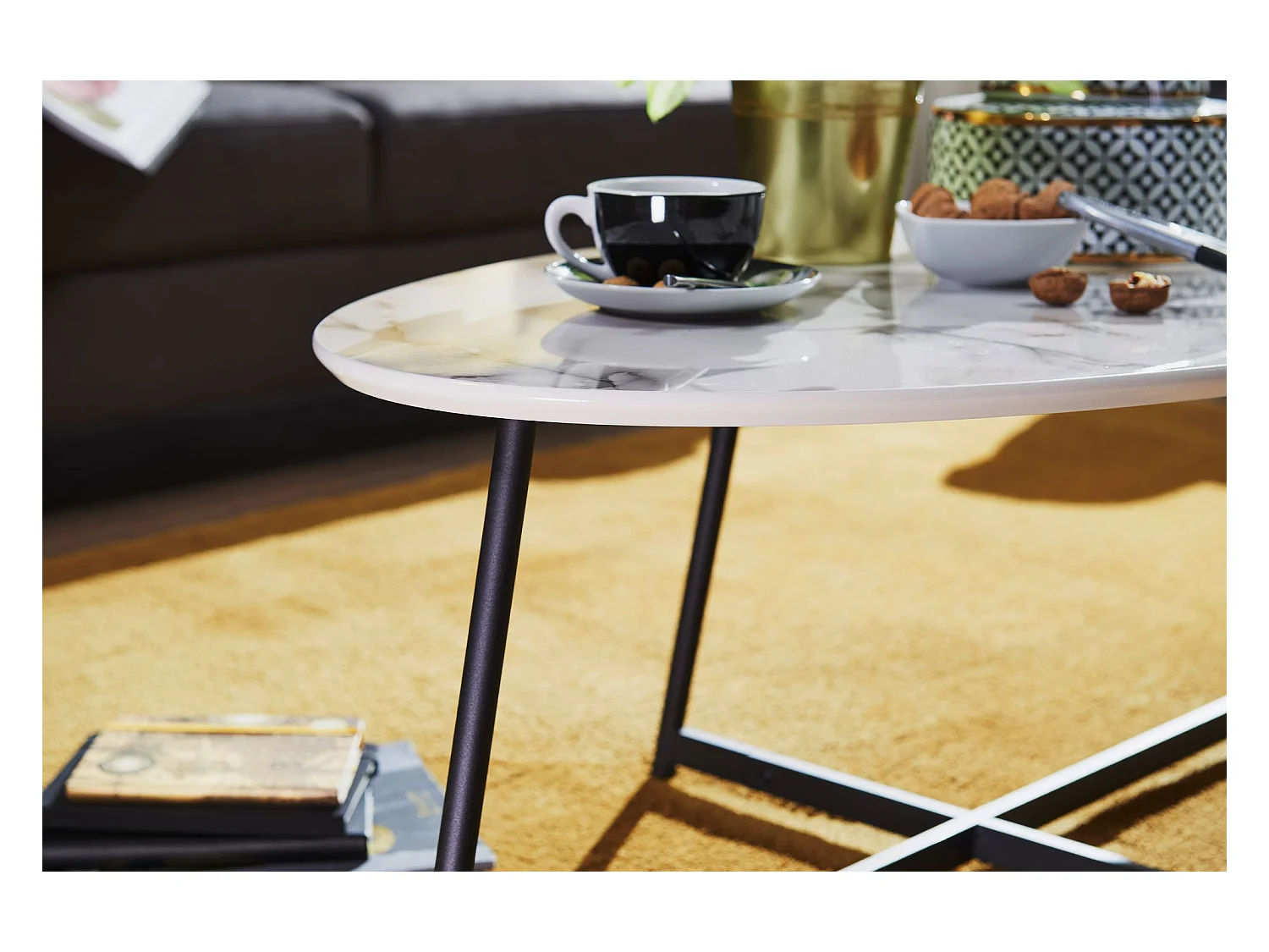 table basse table de salon ovale aspect marbre table d'appoint blanche en métal