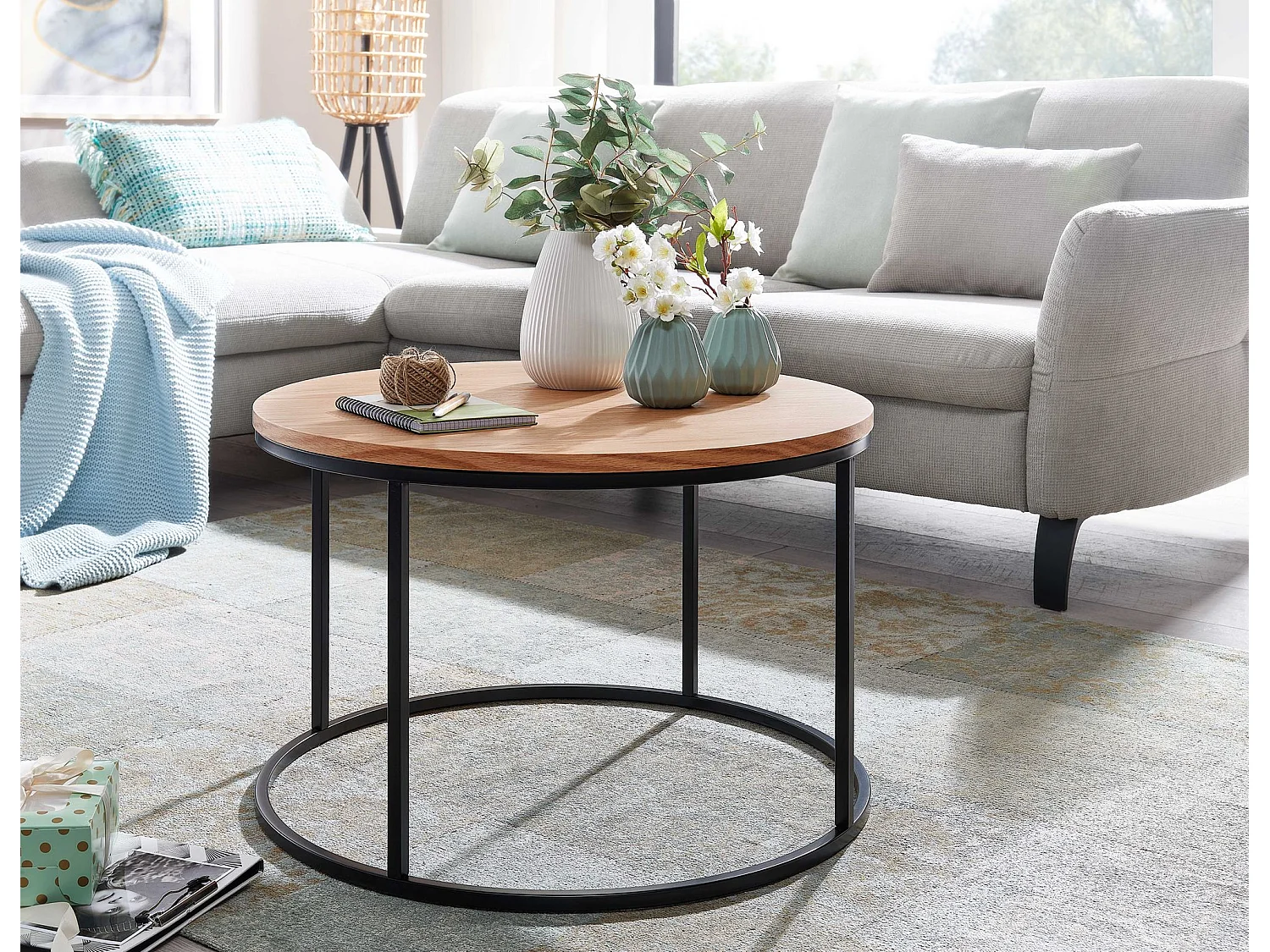 Table de salon 70x70x45 cm autour de la table basse en bois métal