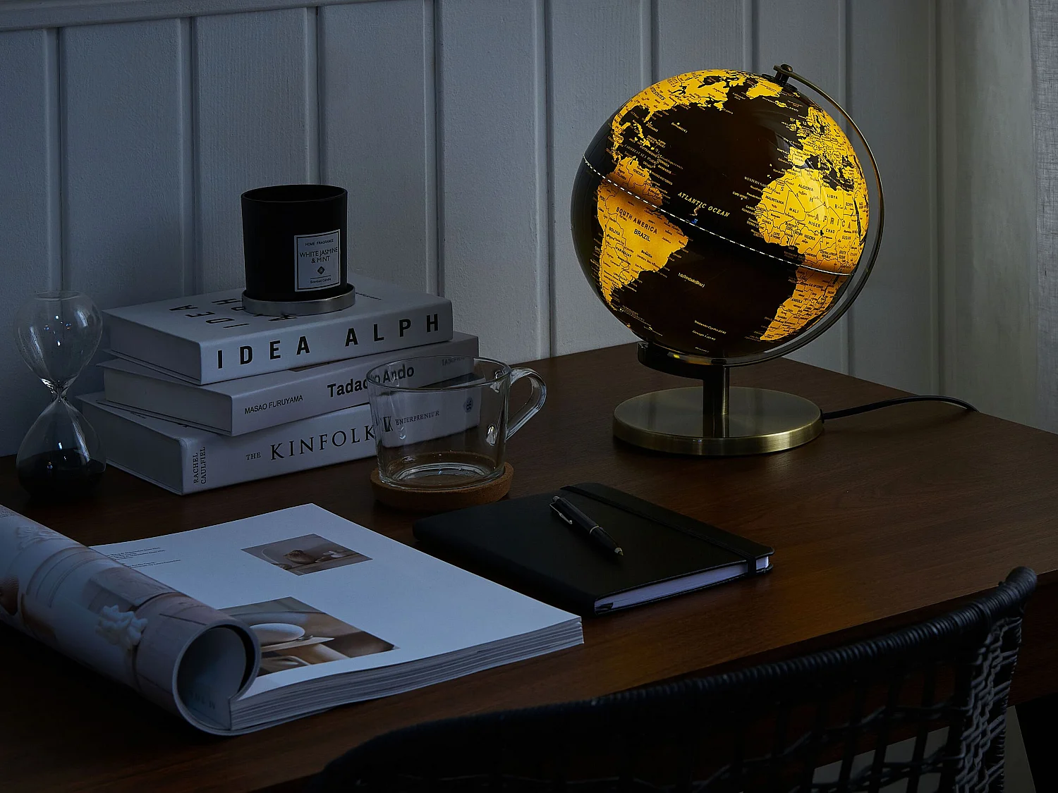 Globe LED MAGELLAN Noir 32 cm