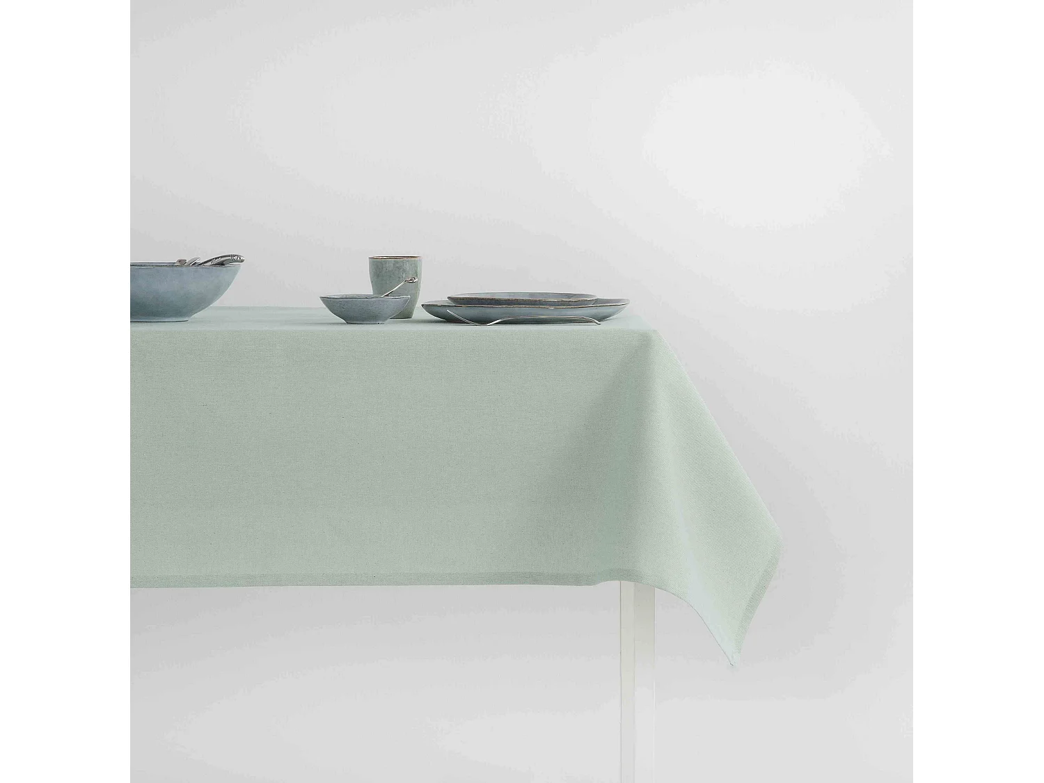 Stain-resistant tablecloth in 100% cotton Basic Jade 140x140 cm