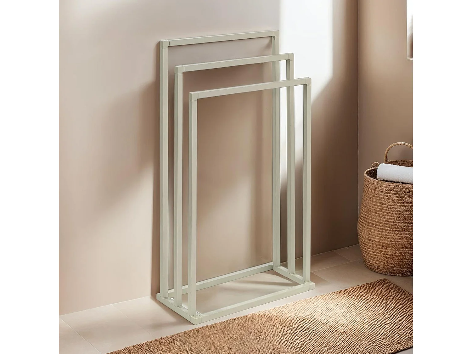 Porte-serviettes sur pied KUNO portant pour vêtements et linge de salle de bain avec 3 niveaux d'étendage, structure en métal beige