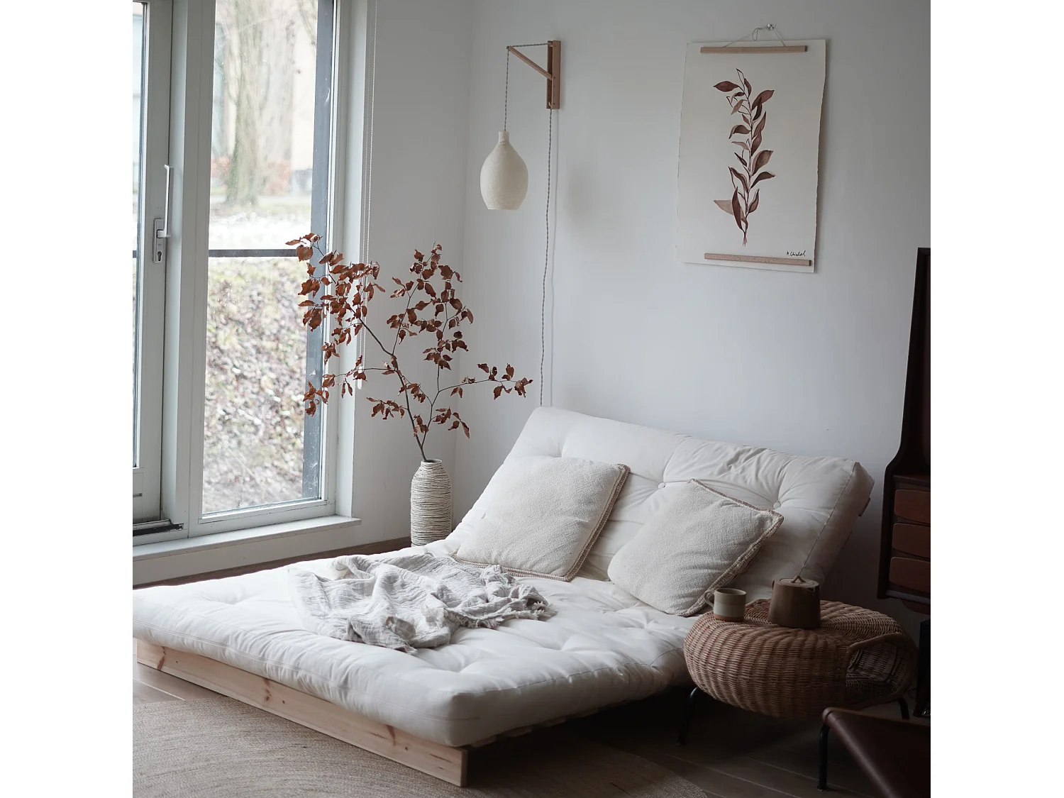 Canapé convertible ROOTS en pin massif naturel avec matelas futon gris 140x200