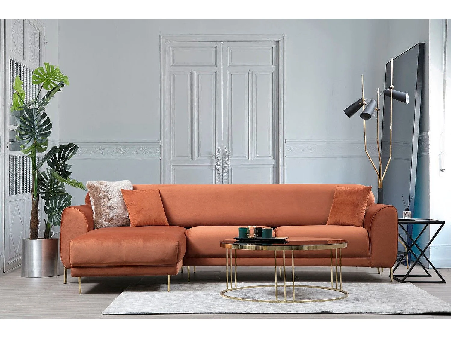 Liza design hoekbank links in oranje fluweel en goud stalen poten