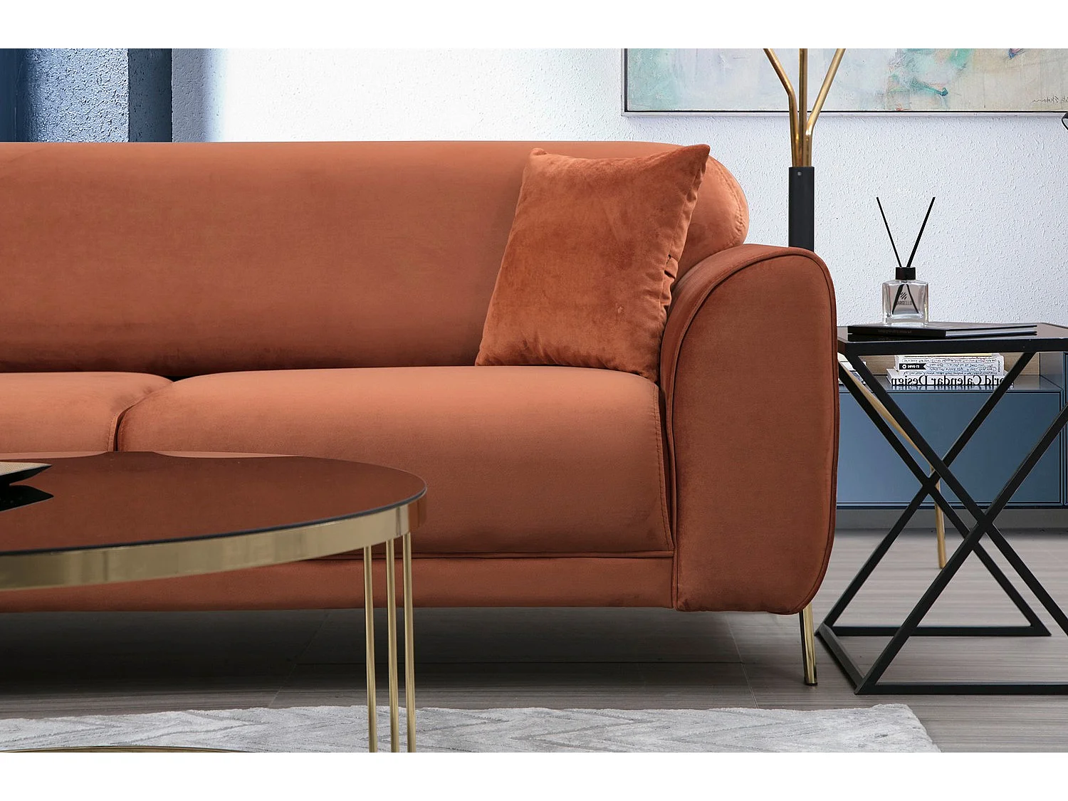 Liza design hoekbank links in oranje fluweel en goud stalen poten