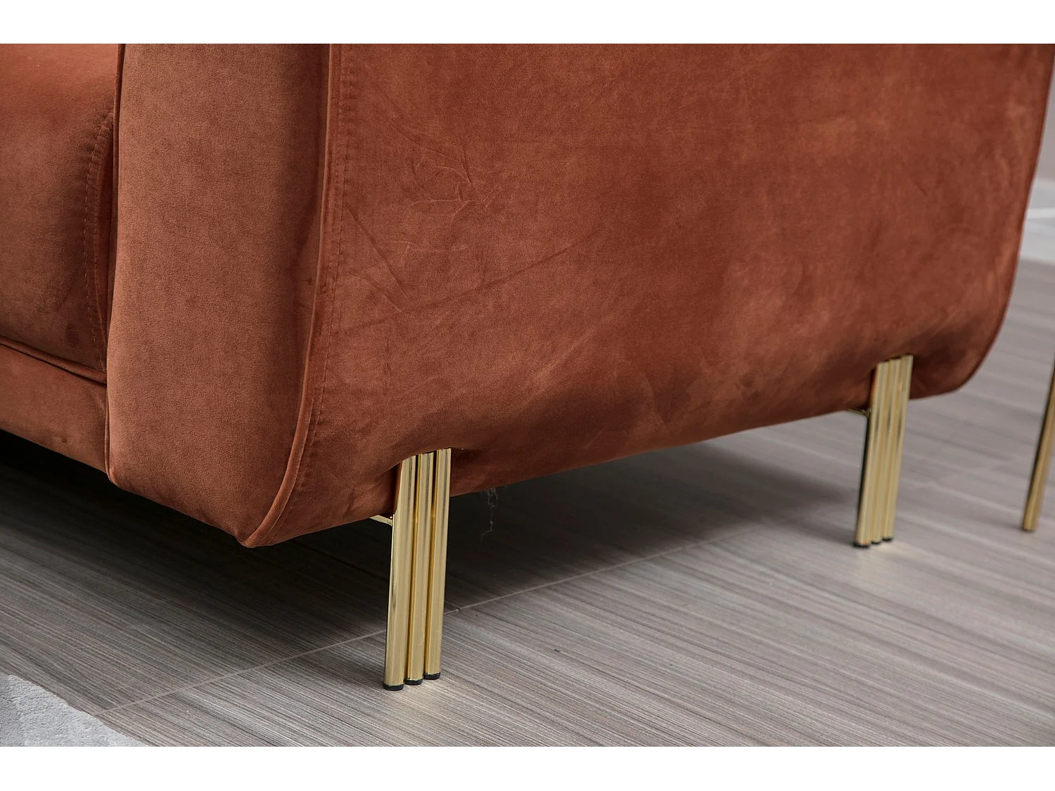 Liza design hoekbank links in oranje fluweel en goud stalen poten