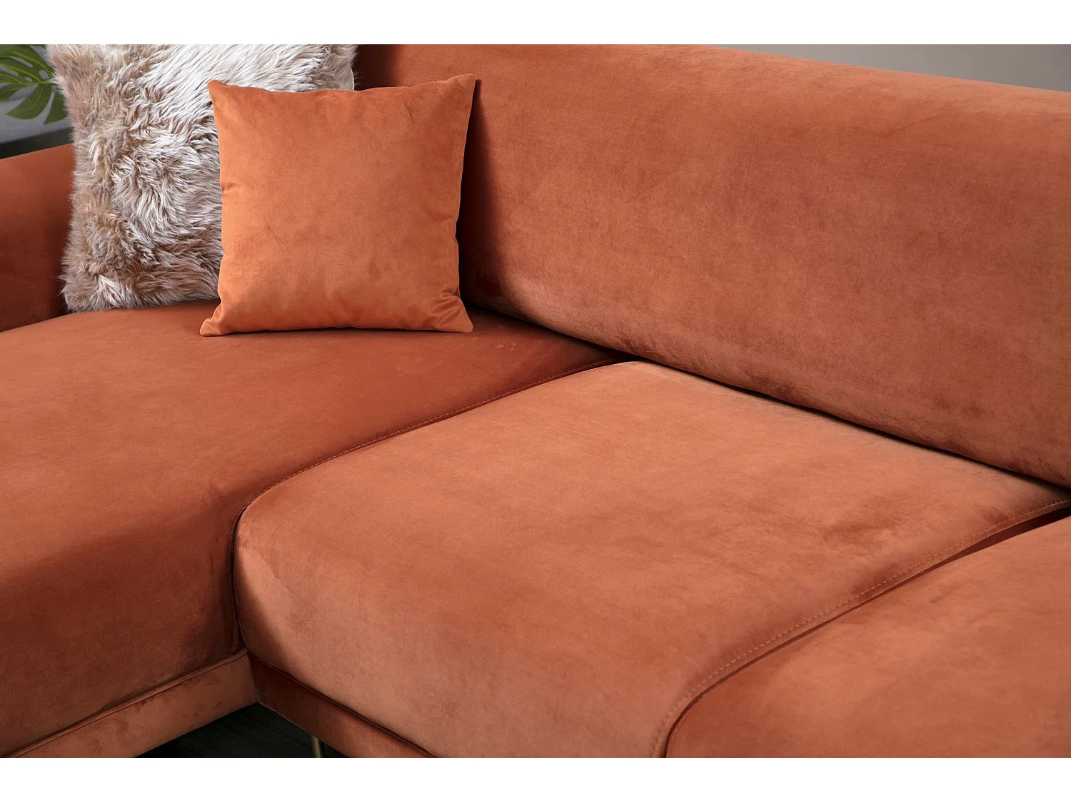 Liza design hoekbank links in oranje fluweel en goud stalen poten