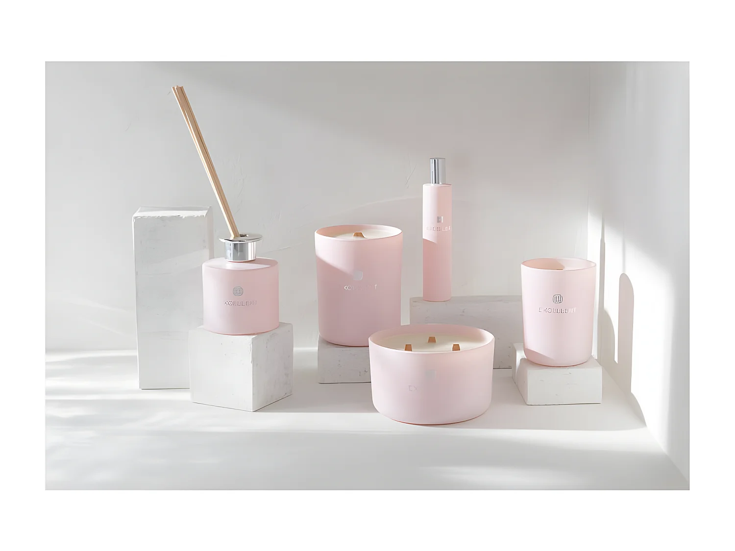 Vela perfumada de interior en vidrio rosa 8x8x11 cm