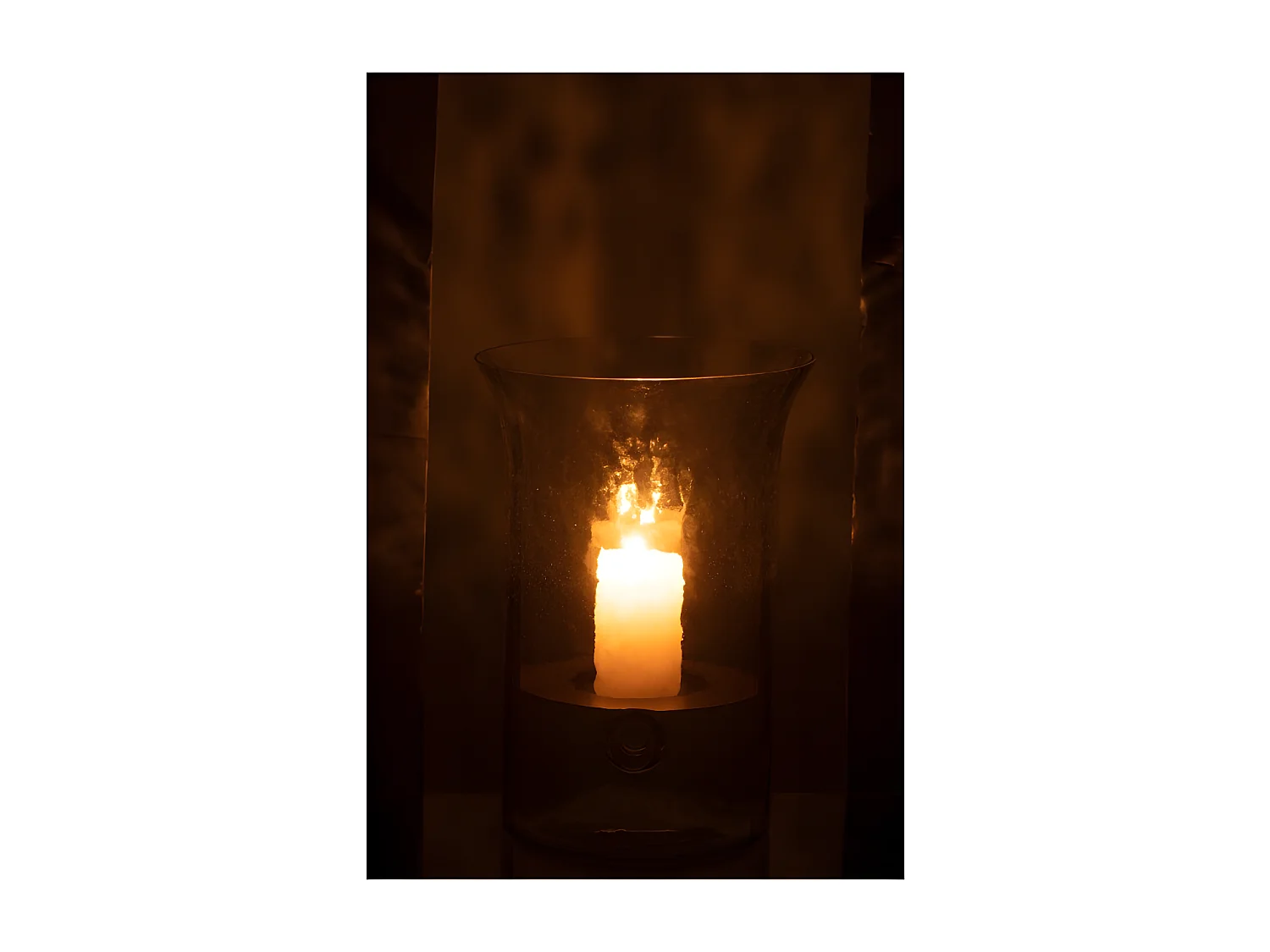 Candelabro de vidrio transparente de 19x19x27 cm.