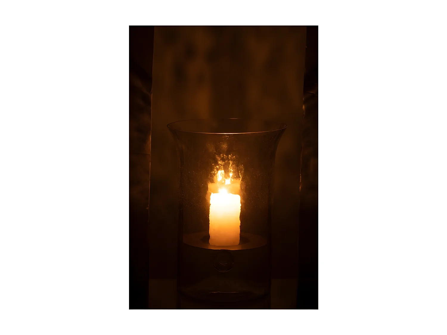 Candelabro de vidrio transparente de 19x19x27 cm.