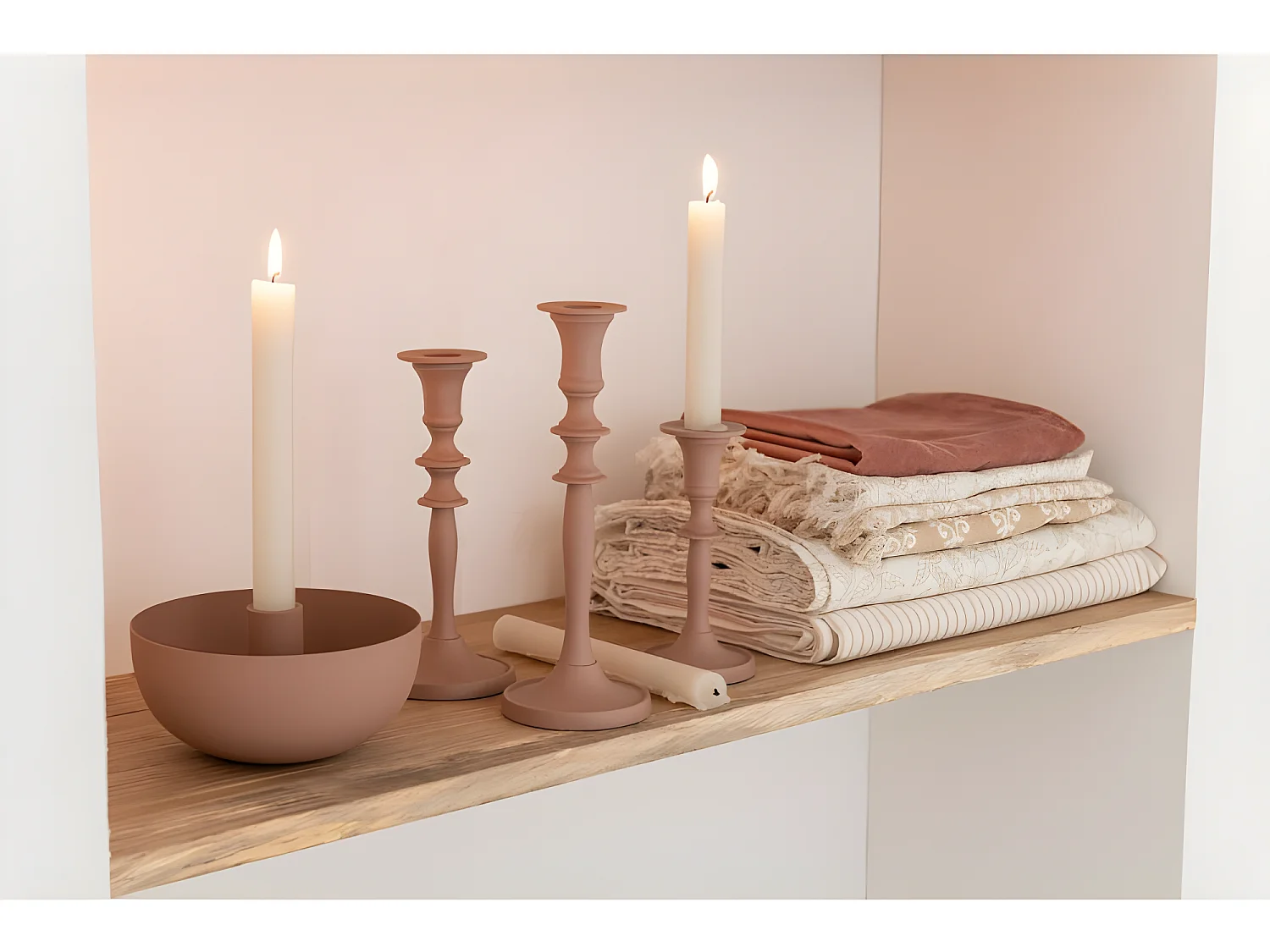 Portavelas de metal rosa de 15x17x7 cm