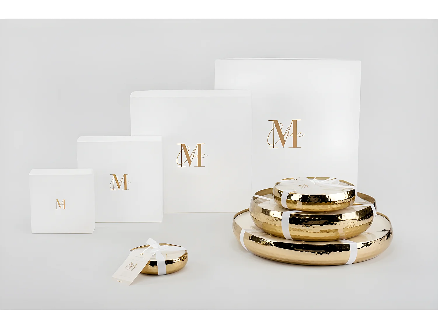 Vela Perfumada Livia Metal Dorado Mediana 19x19x4,4 cm