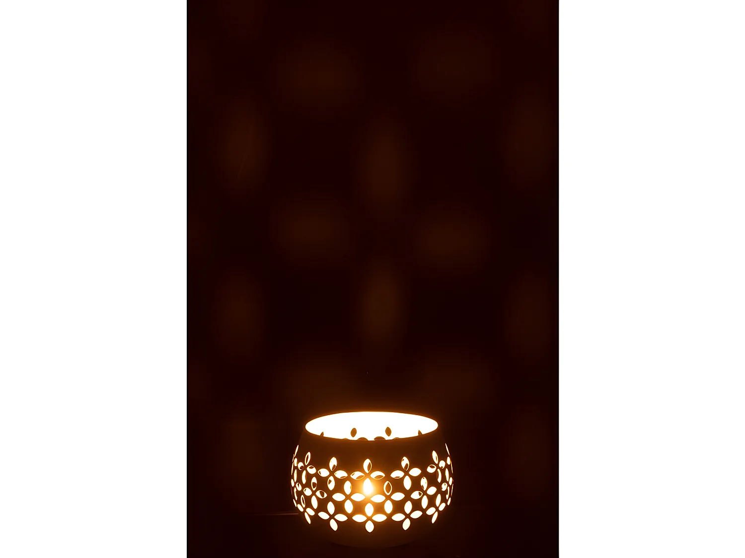 Lámpara de hierro perforada en blanco 13x13x9cm