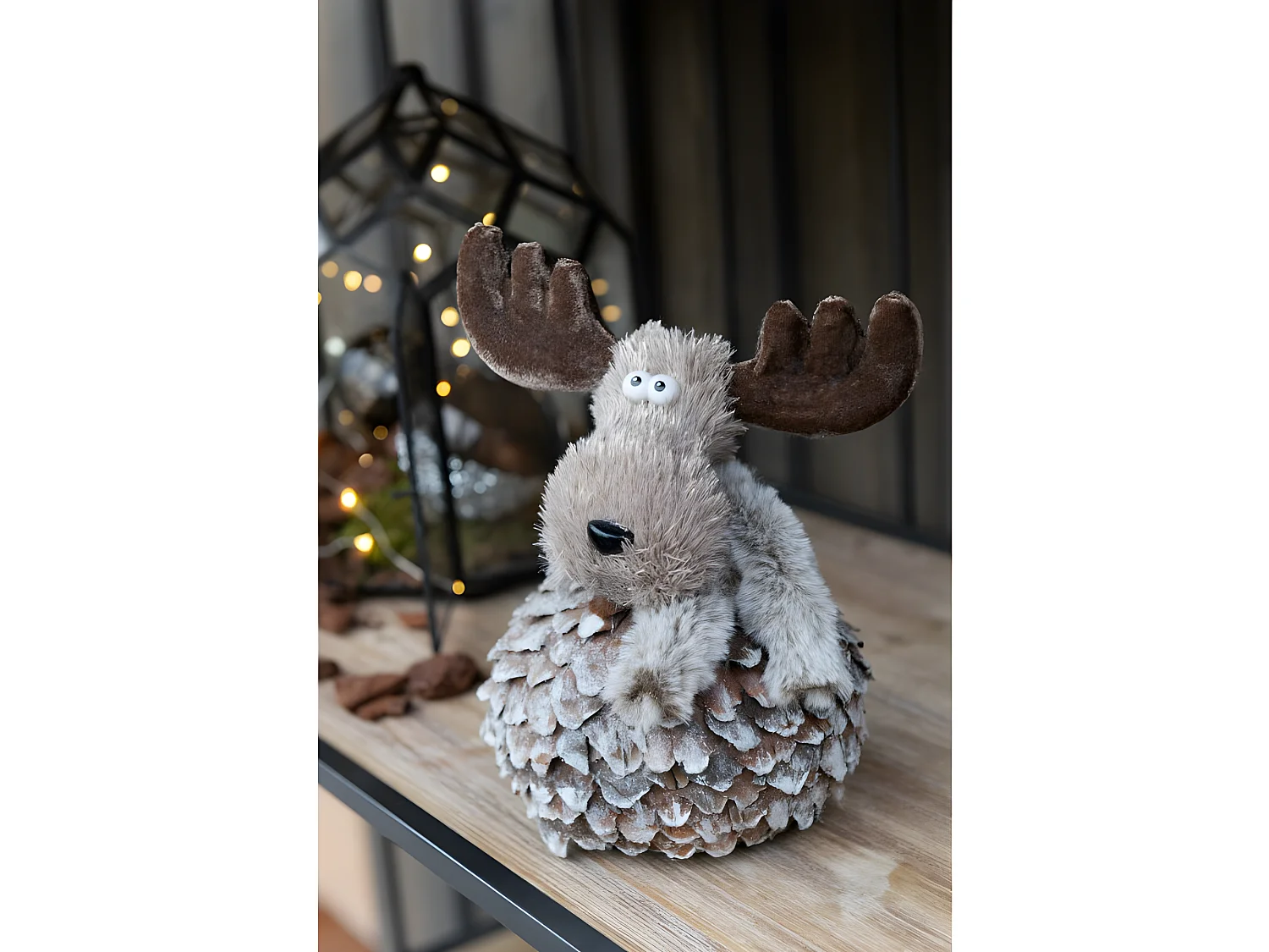 Reno con bufanda de virutas de madera marrón 15x12x17cm