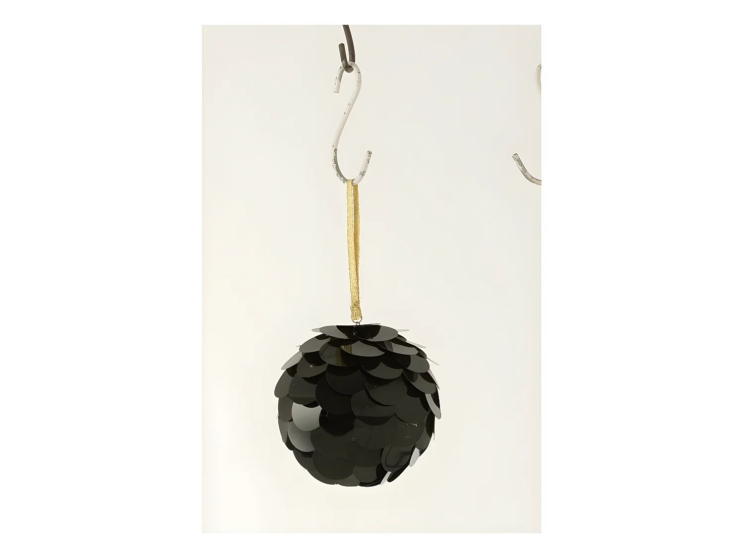 Palla di Natale con paillettes in plastica nera 10x10x10 cm