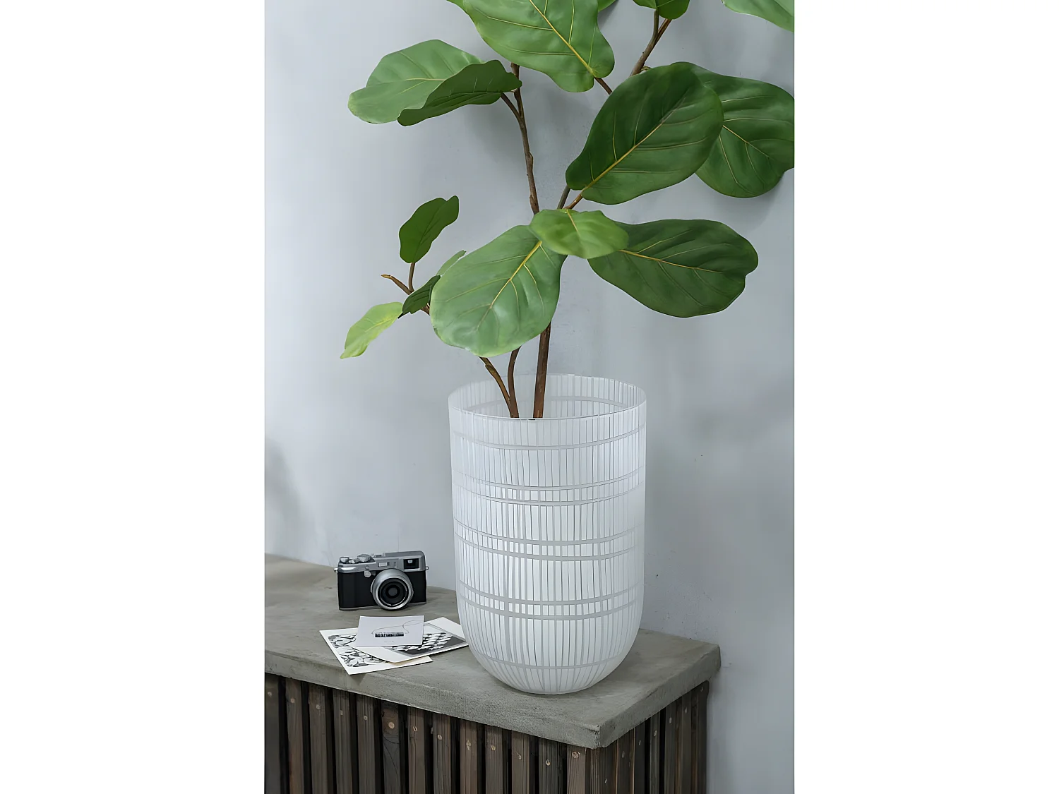 Vaso rotondo con linee in vetro bianco 24x24x36 cm