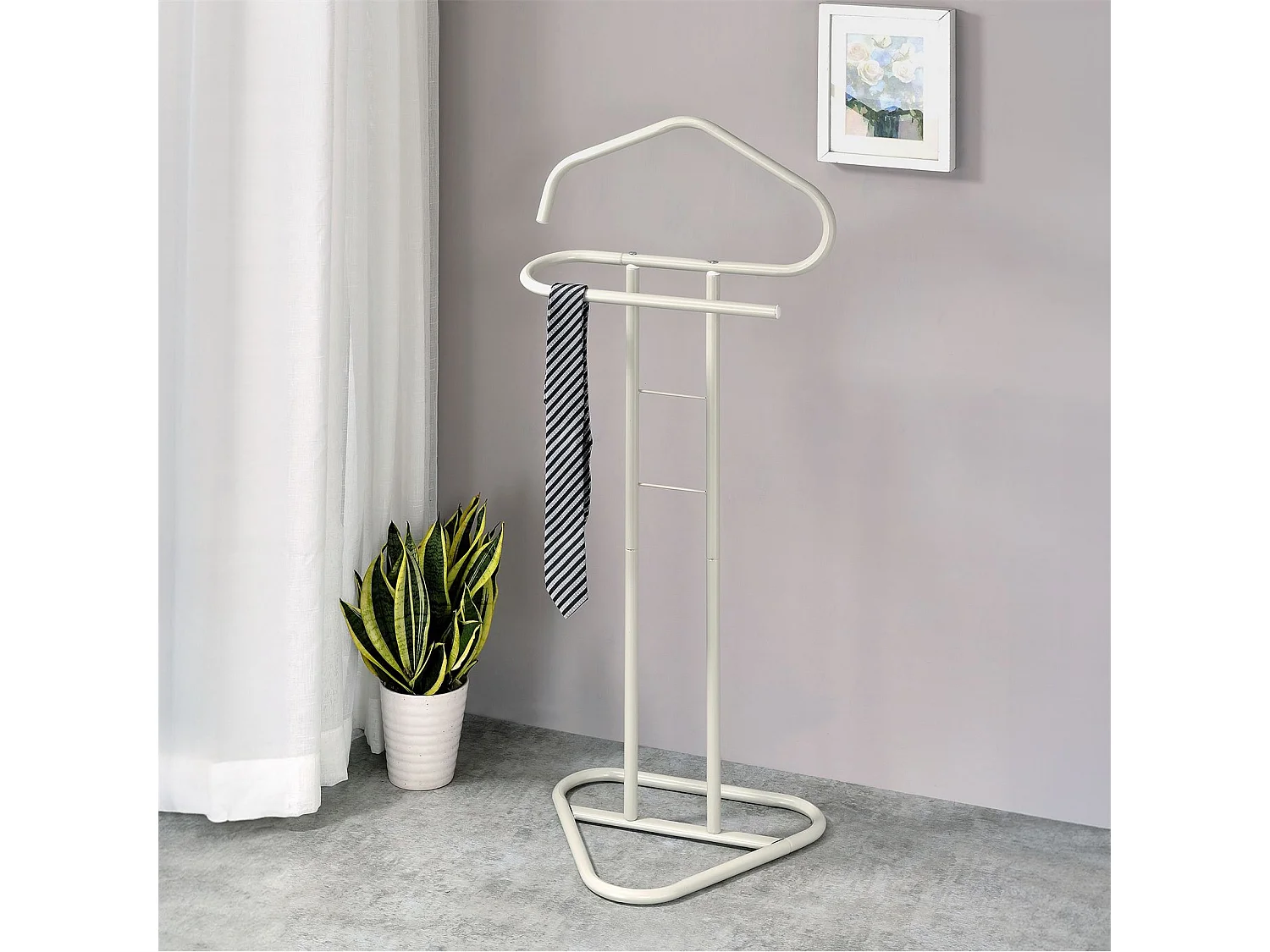 Valet de chambre valet de nuit CAMILO chevalet de nuit avec cintre pour veste et portant pour pantalons, en métal laqué beige