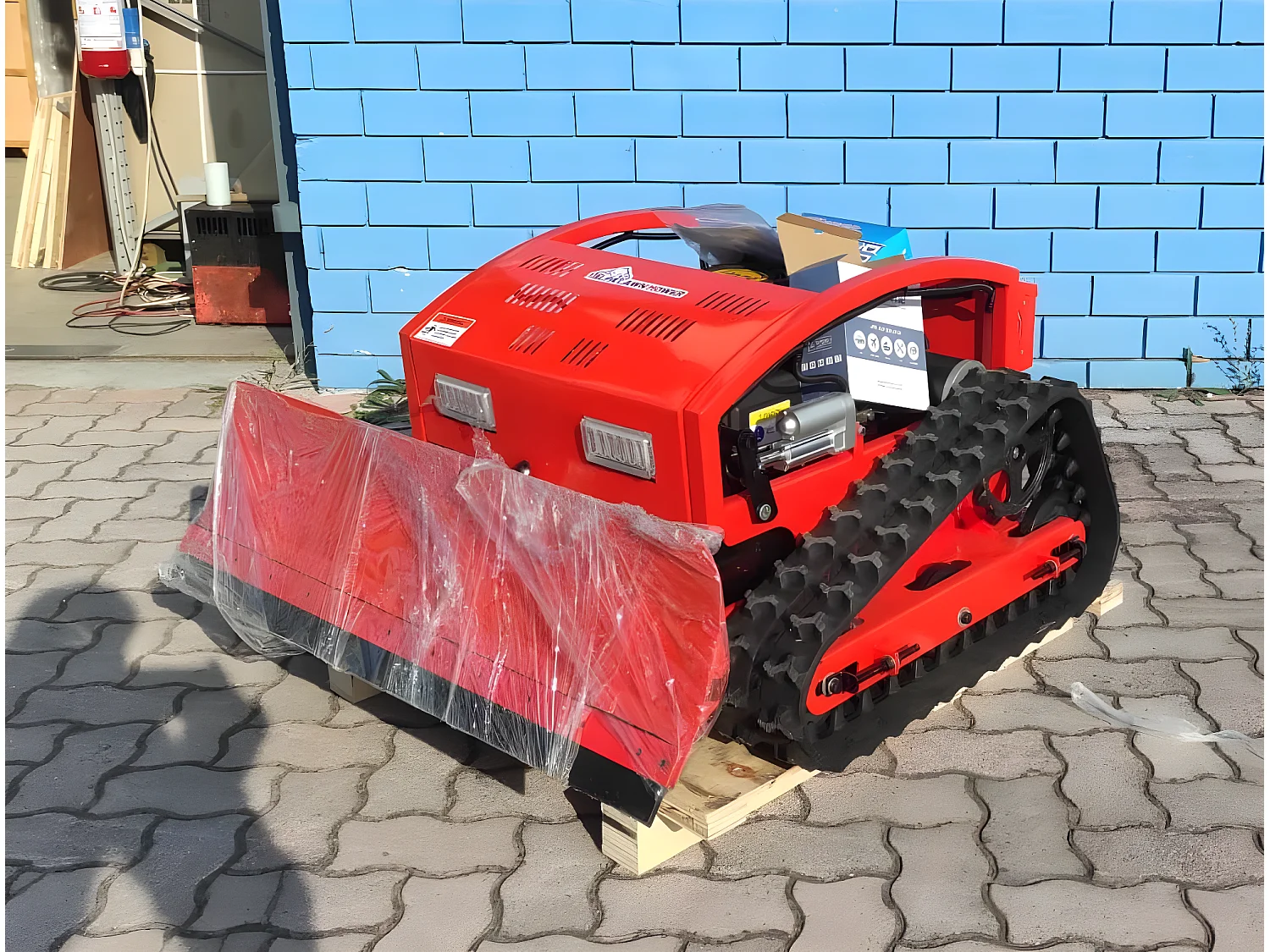 Tagliaerba Trincia Spalaneve Apripista Con Benna Cingolato Telecomandato con motore 200cc