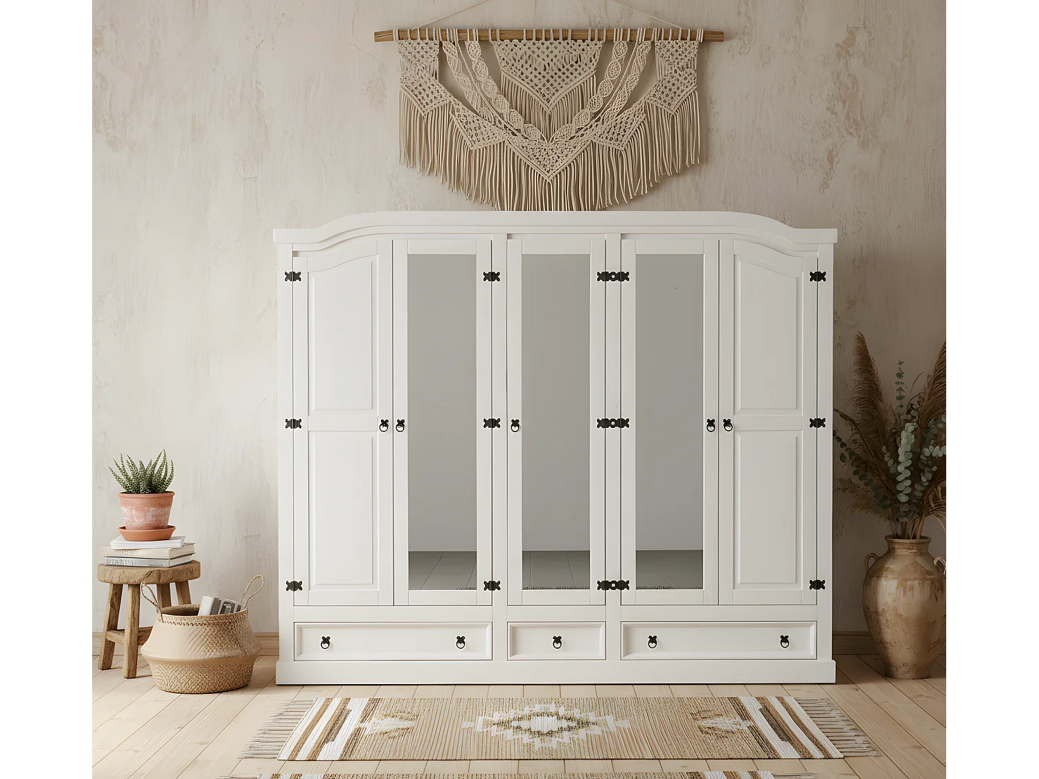 New Mexico Armoire 5 portes avec 3 portes miroirs, 2 portes lambrissées et 3 tiroirs en blanc ciré.