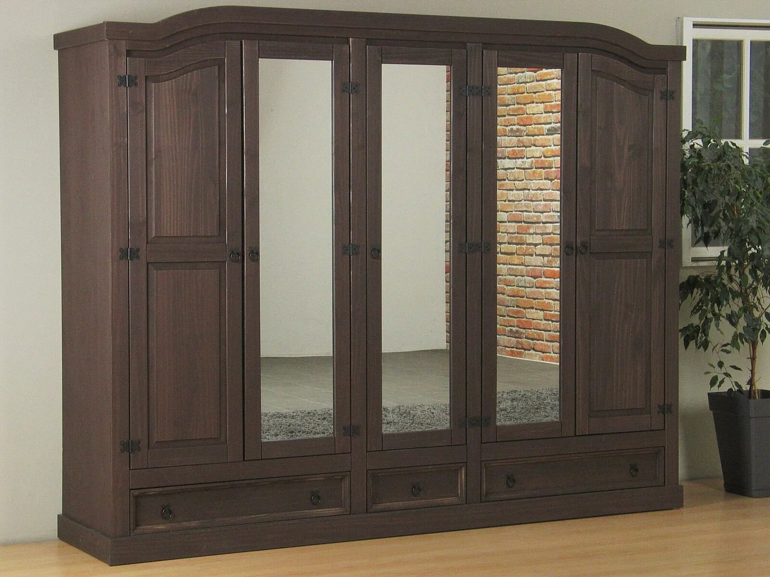 New Mexico 5-deurs kledingkast bruin met spiegel.