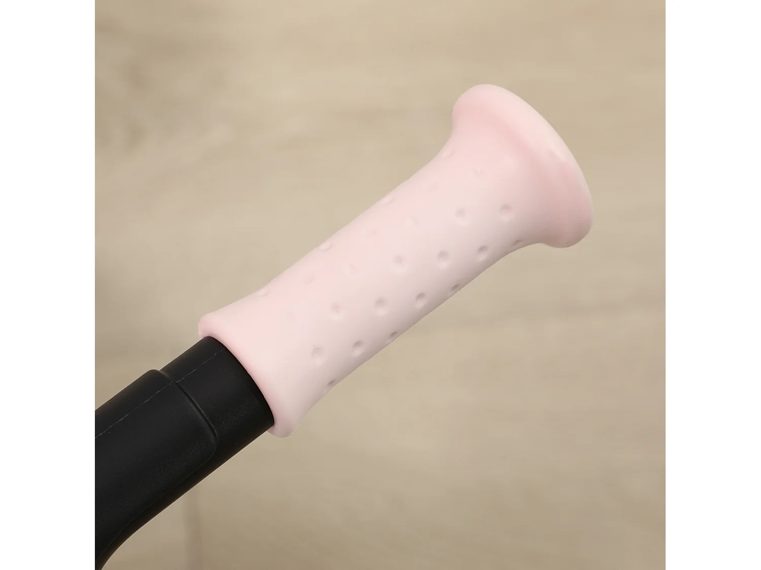 Bicicleta sin pedales rosa 66.5x34x46.5 cm AIYAPLAY