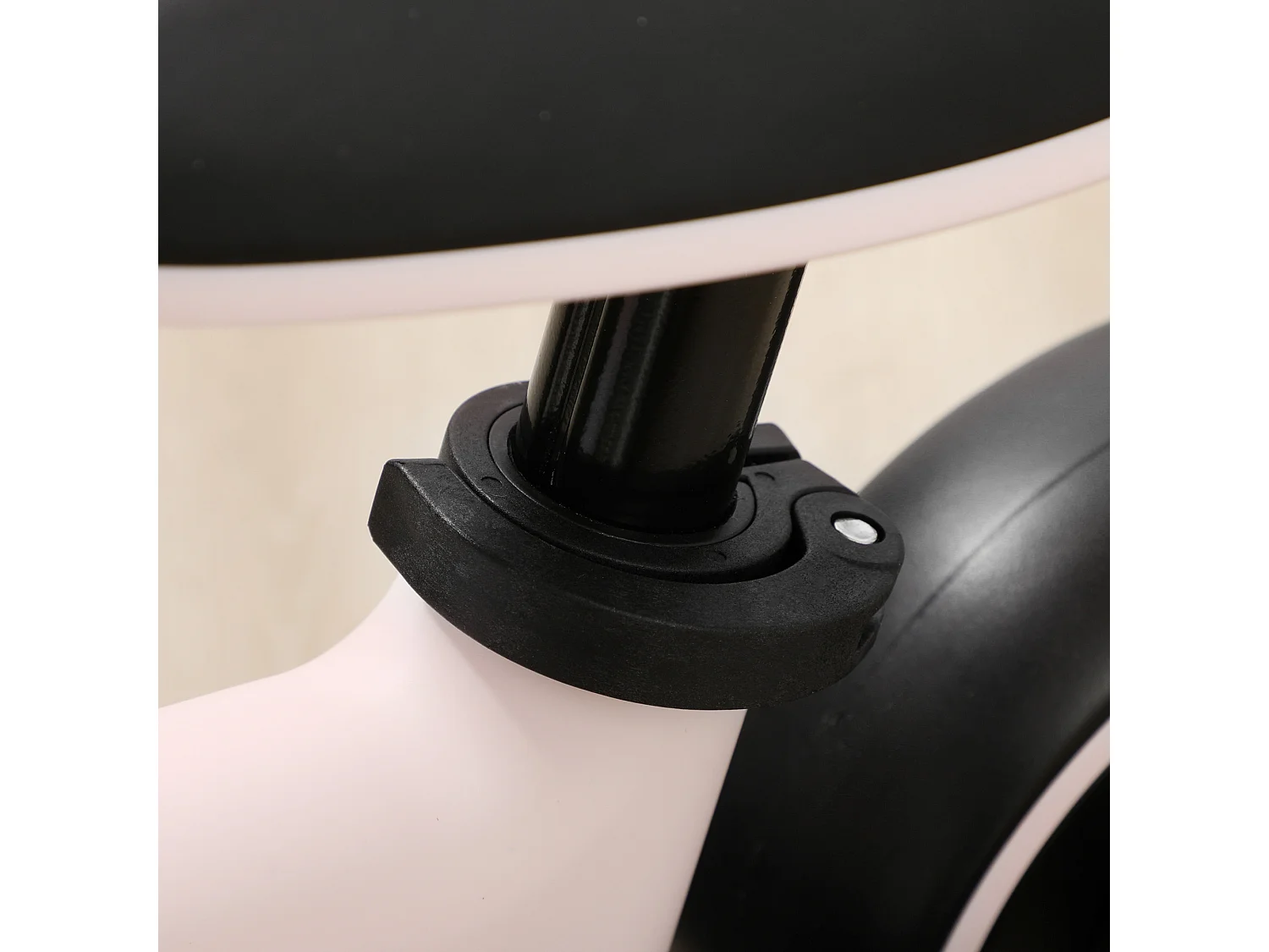 Bicicleta sin pedales rosa 66.5x34x46.5 cm AIYAPLAY