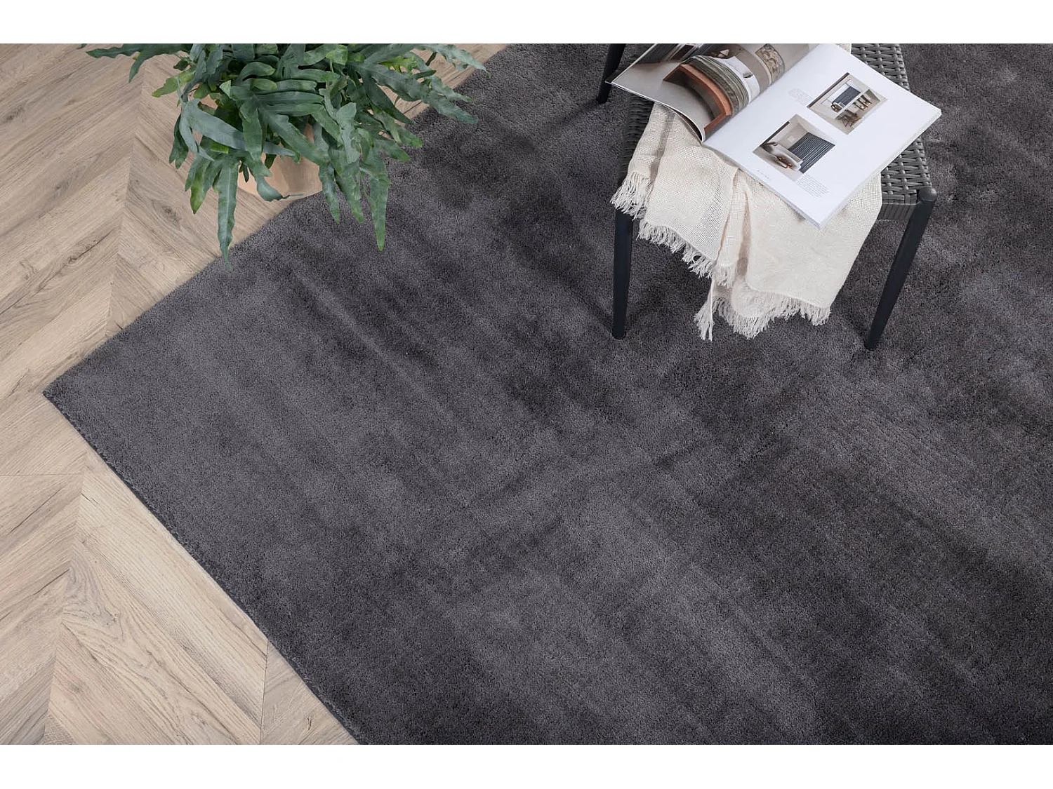 Undra tapis 240x170 cm polyester gris foncé.
