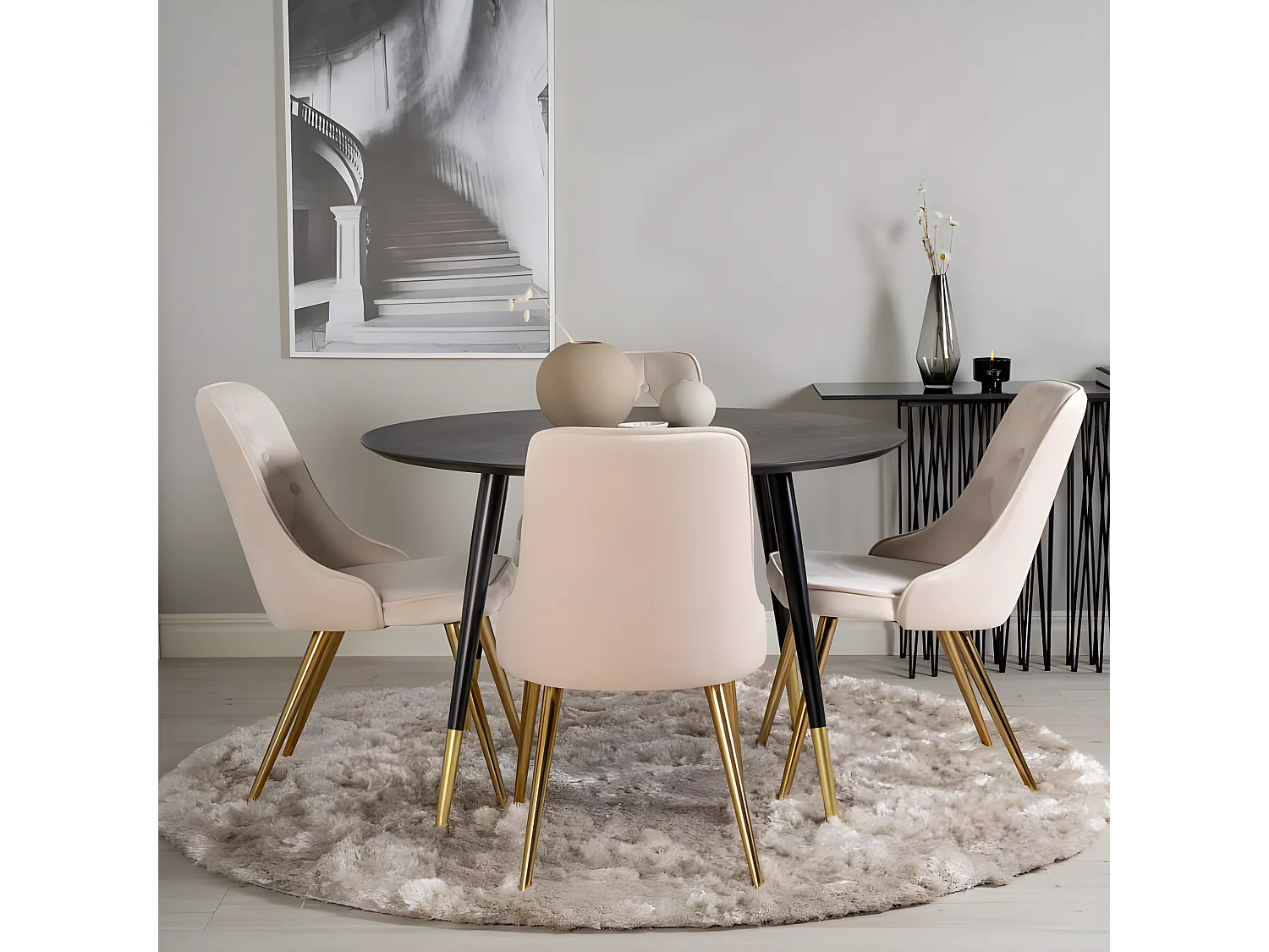 VelvetDeluxe eetkamerstoel velours beige, messing decor.