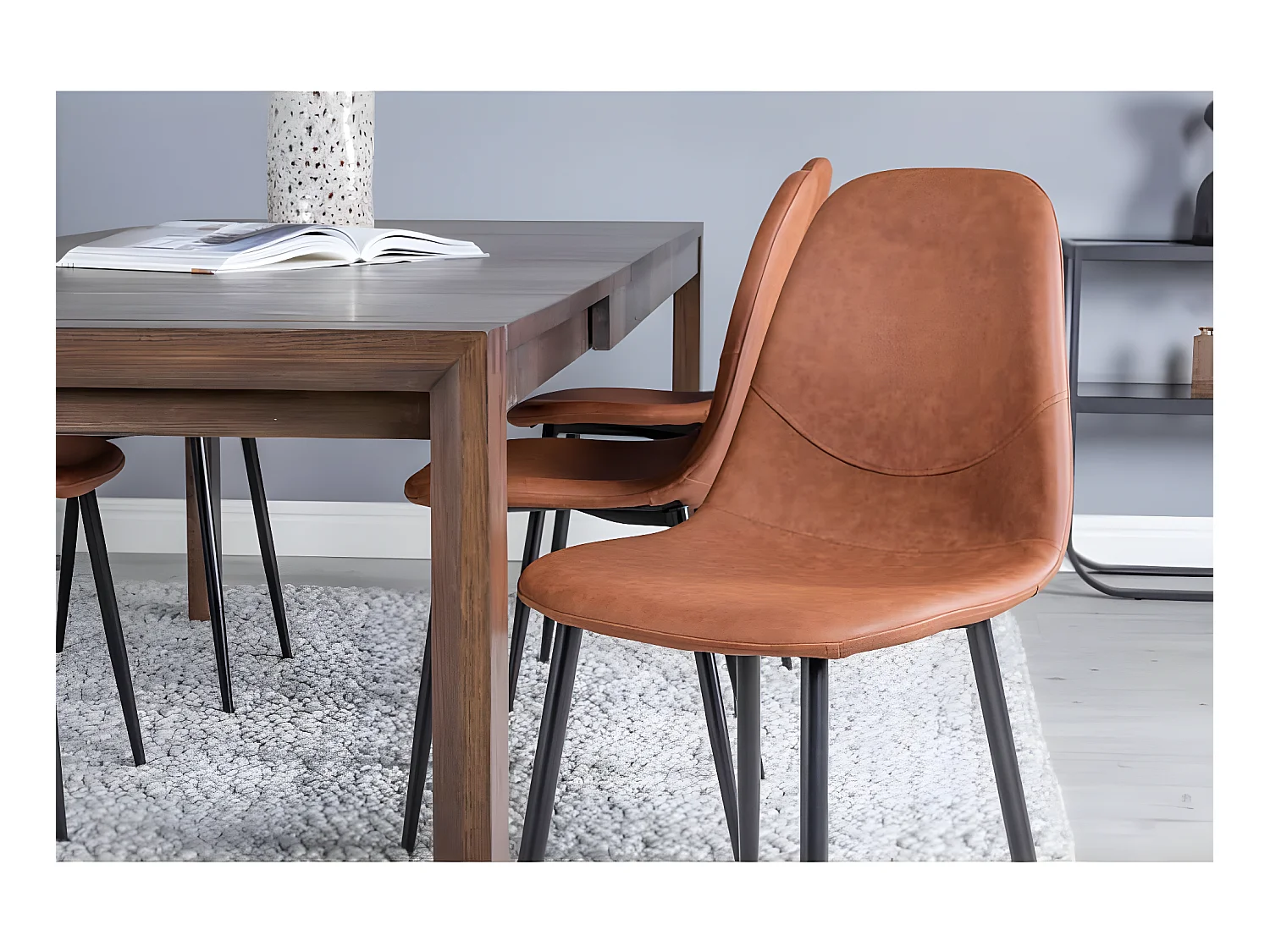 Polar eetkamerstoel bruin.