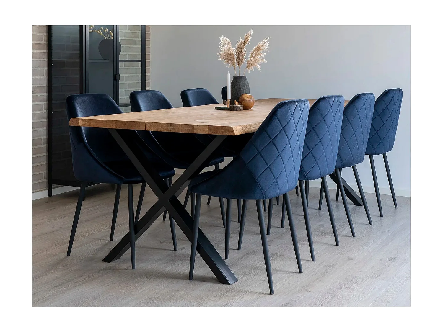 Table à manger industrielle TOULON – Chêne massif & acier noir, design avec bord ondulé-Beige-Largeur 240 cm