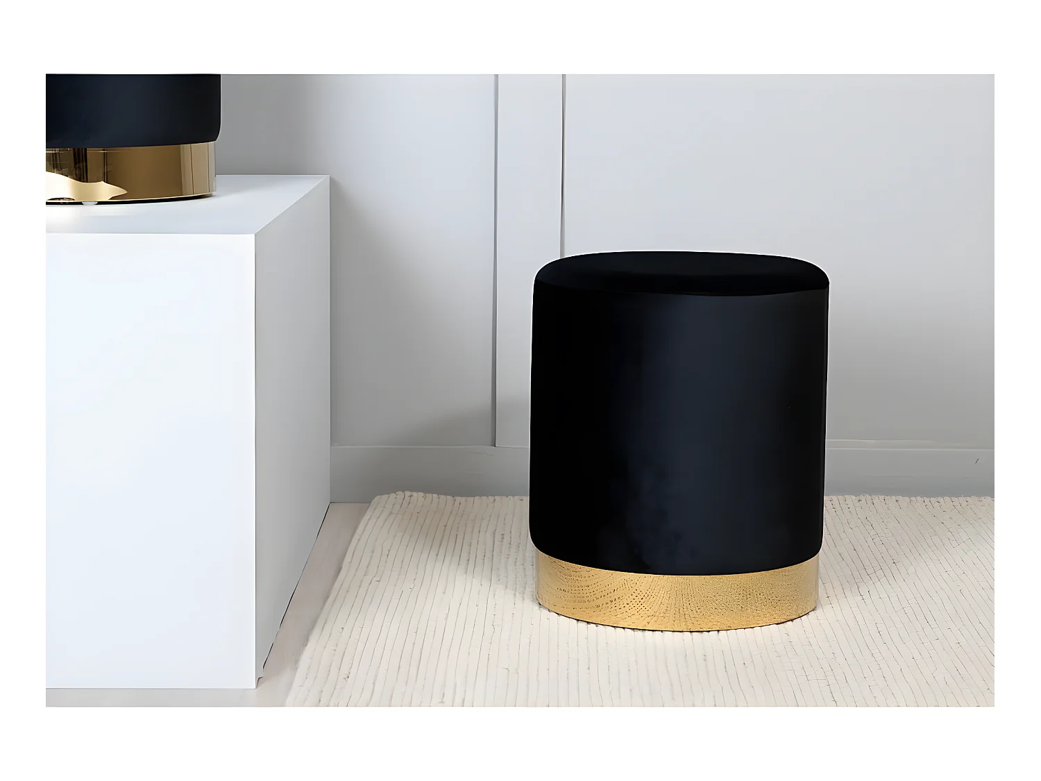 Benji Pouf, Hocker Ø35cm Velour schwarz, Messing.