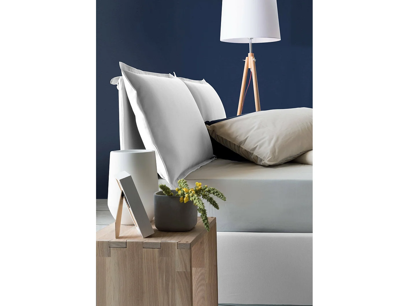 Lit double Dgnahor, Lit coffre avec revêtement en tissu, 100% Made in Italy, Ouverture frontale, adapté pour matelas 140x200 cm, Blanc