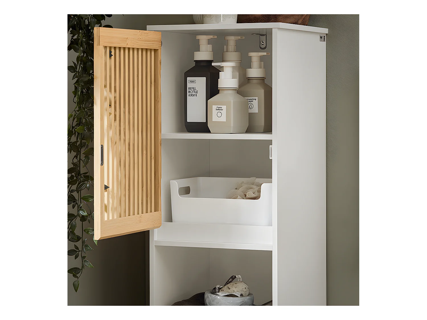 Wysoka szafka, kolumna łazienkowa z bambusowymi drzwiami BZR127-W